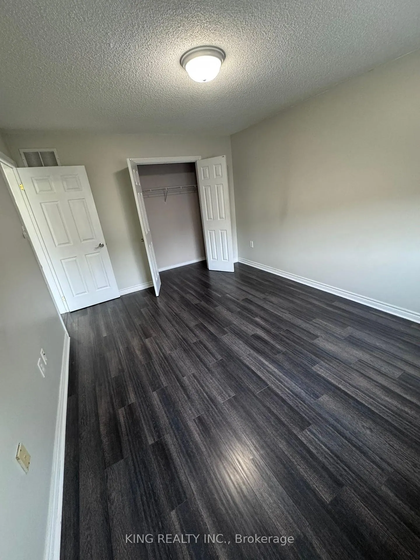 Photo 8 of Unit Upper Level, 39 Red Oak Drive, Barrie, Holly — HOMEH