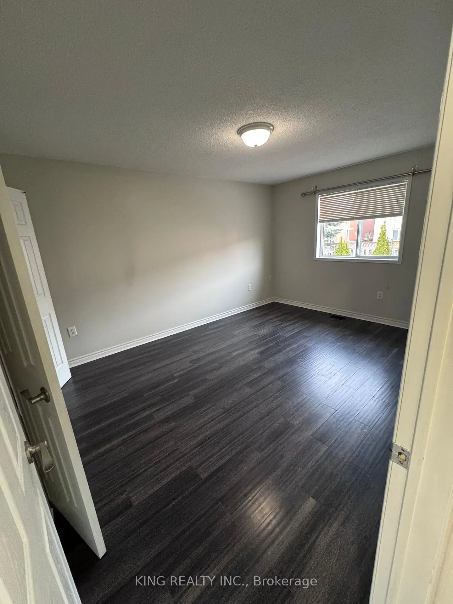 Photo 11 of Unit Upper Level, 39 Red Oak Drive, Barrie, Holly — HOMEH