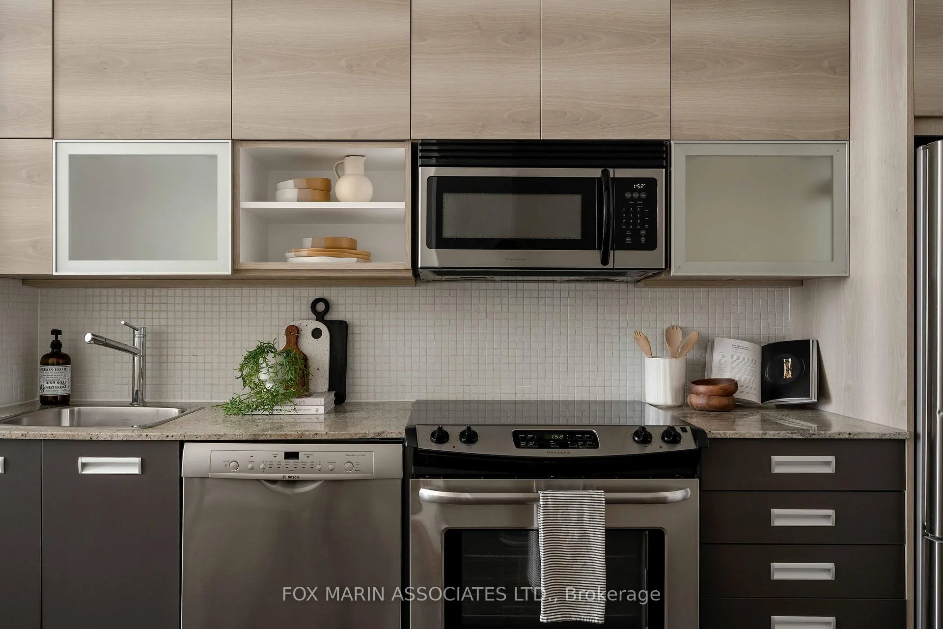 Photo 10 of Unit 430, 380 Macpherson Avenue, Toronto, Casa Loma — HOMEH