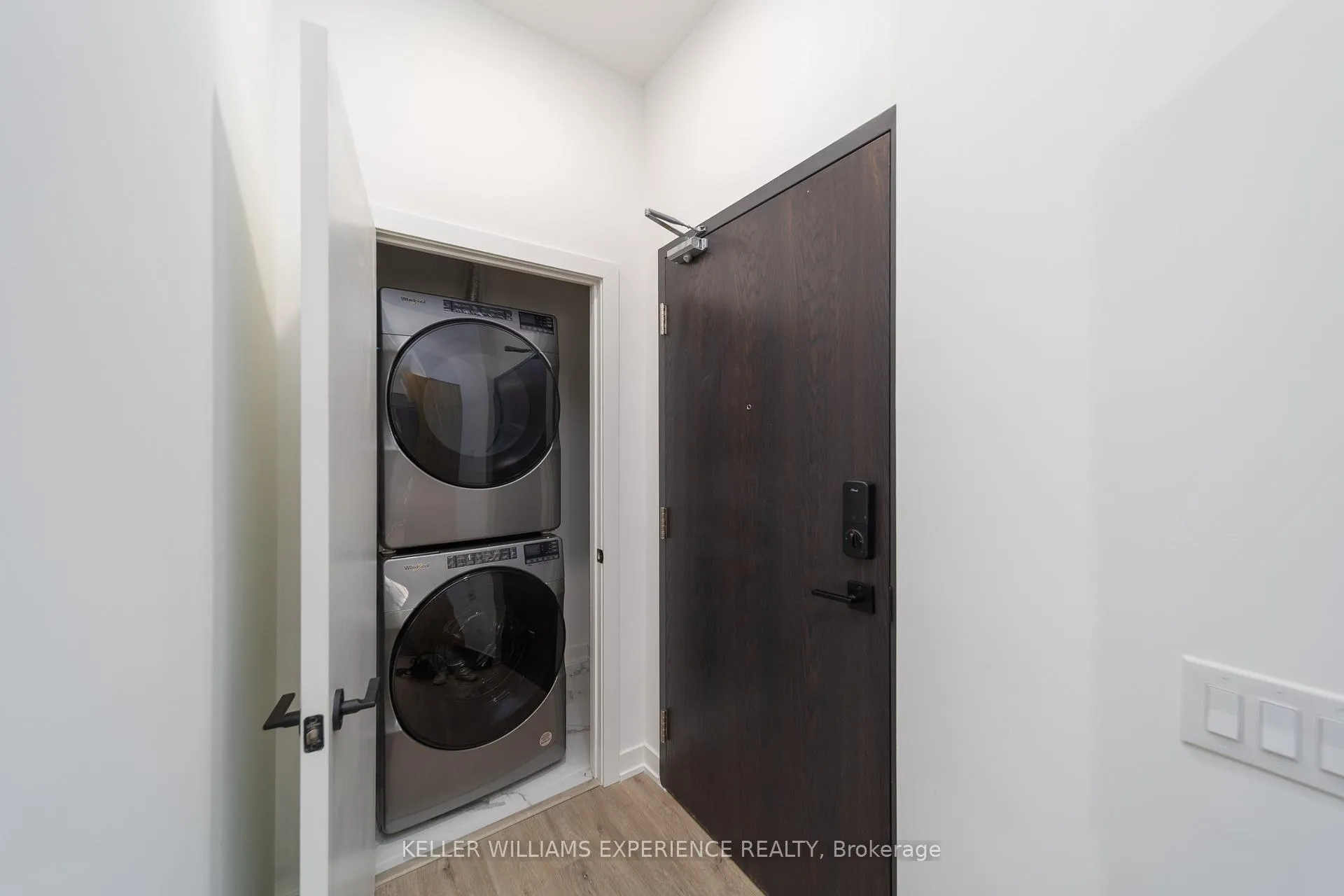 Photo 3 of Unit 107, 56 Lakeside Terrace, Barrie, Little Lake — HOMEH