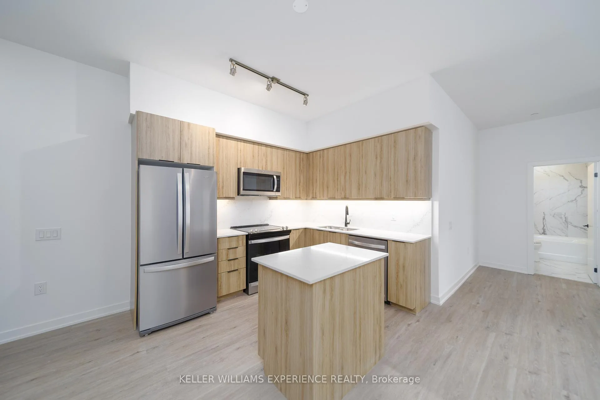 Photo 7 of Unit 107, 56 Lakeside Terrace, Barrie, Little Lake — HOMEH