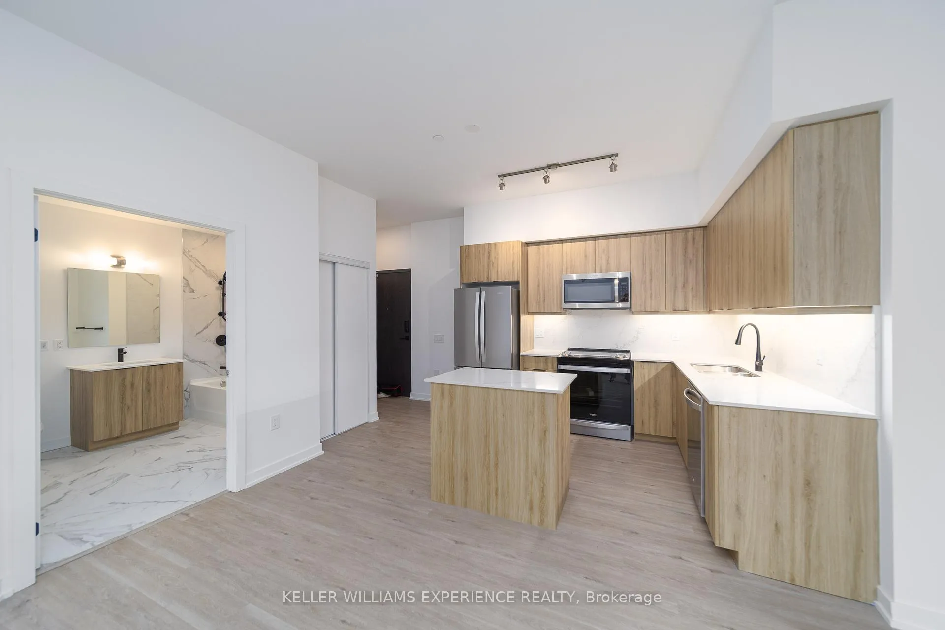 Photo 8 of Unit 107, 56 Lakeside Terrace, Barrie, Little Lake — HOMEH
