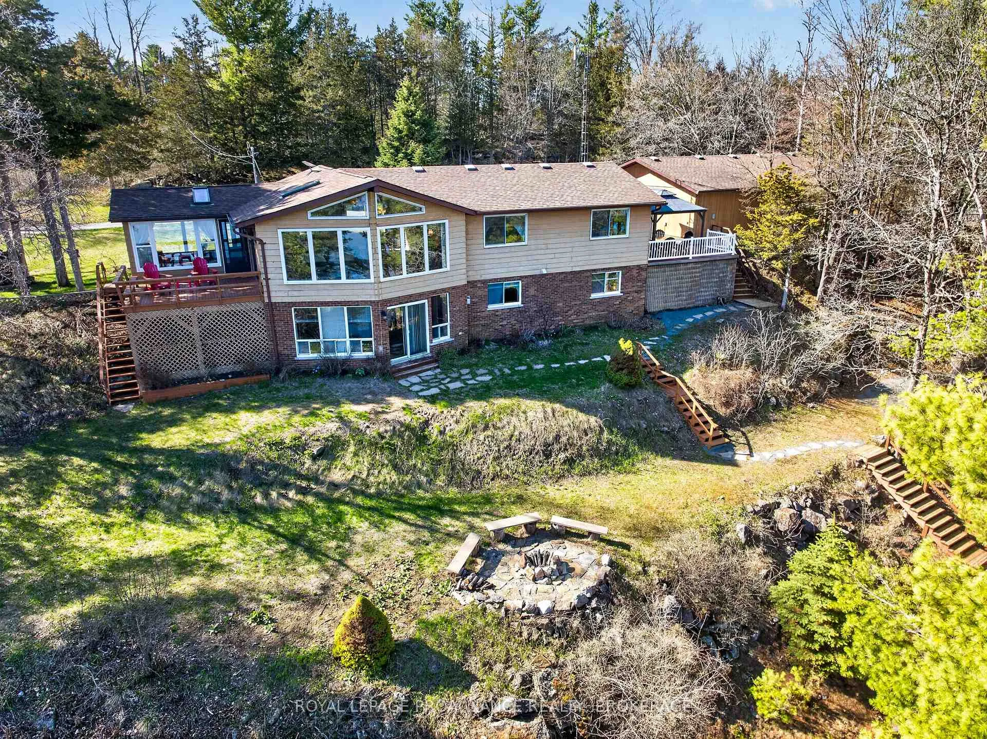 Photo 2 of 3037 Hilltop Lane, Frontenac, Frontenac South — HOMEH