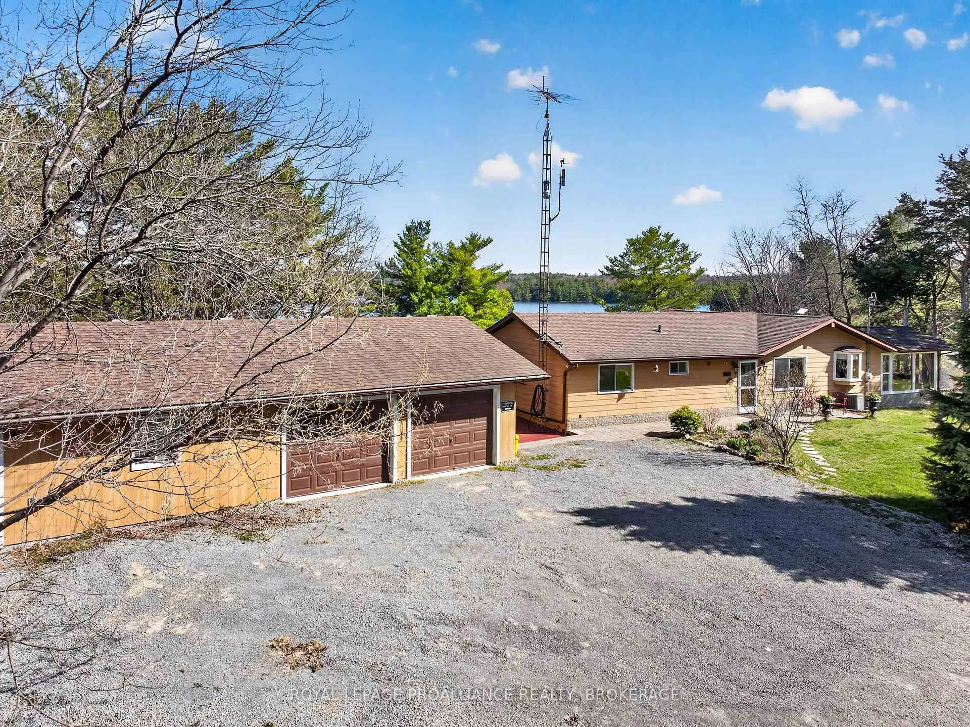 Photo 5 of 3037 Hilltop Lane, Frontenac, Frontenac South — HOMEH