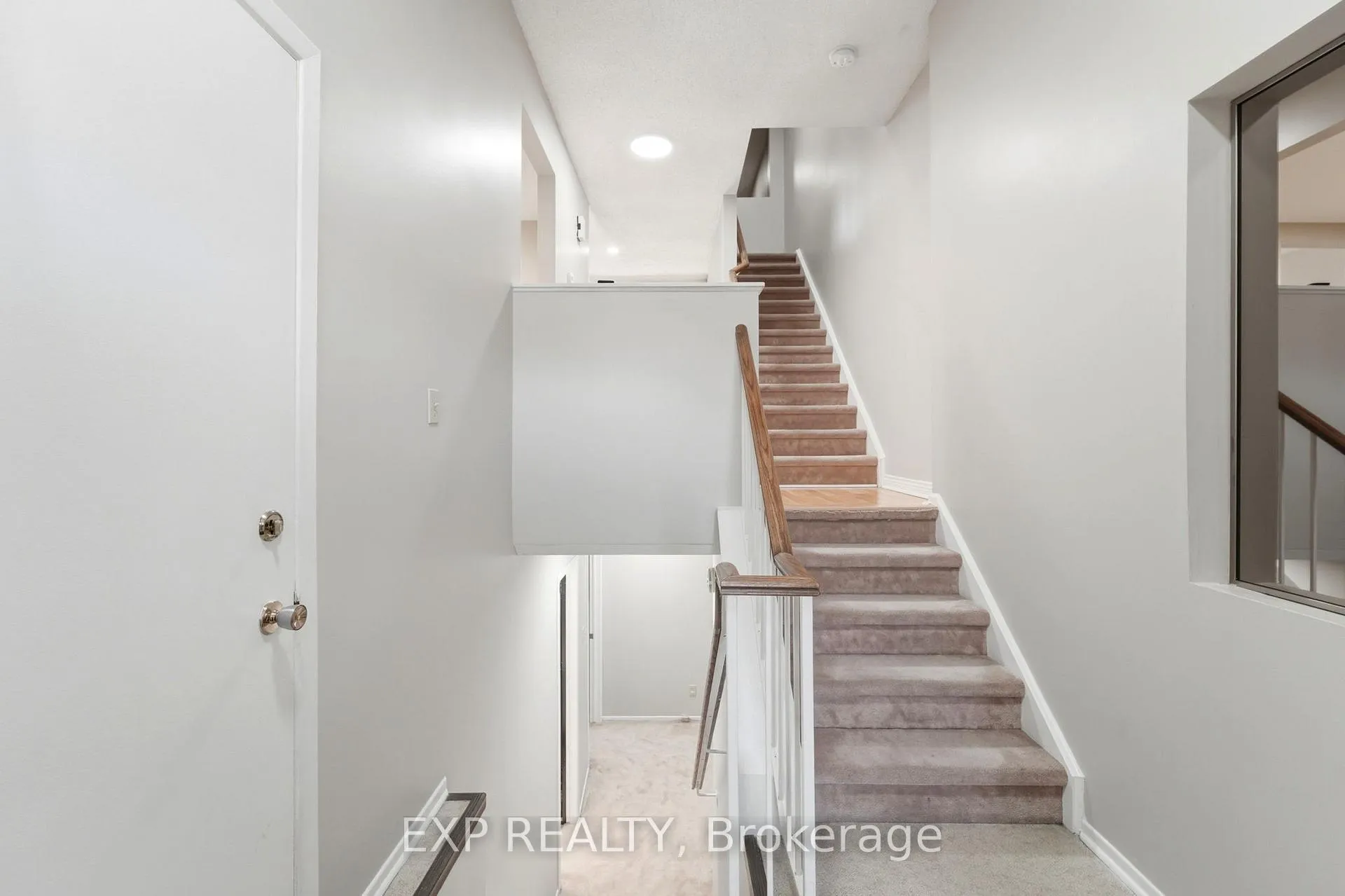 Photo 6 of Unit 8, 322 Robillard Private, Ottawa, Hunt Club Park/Greenboro — HOMEH