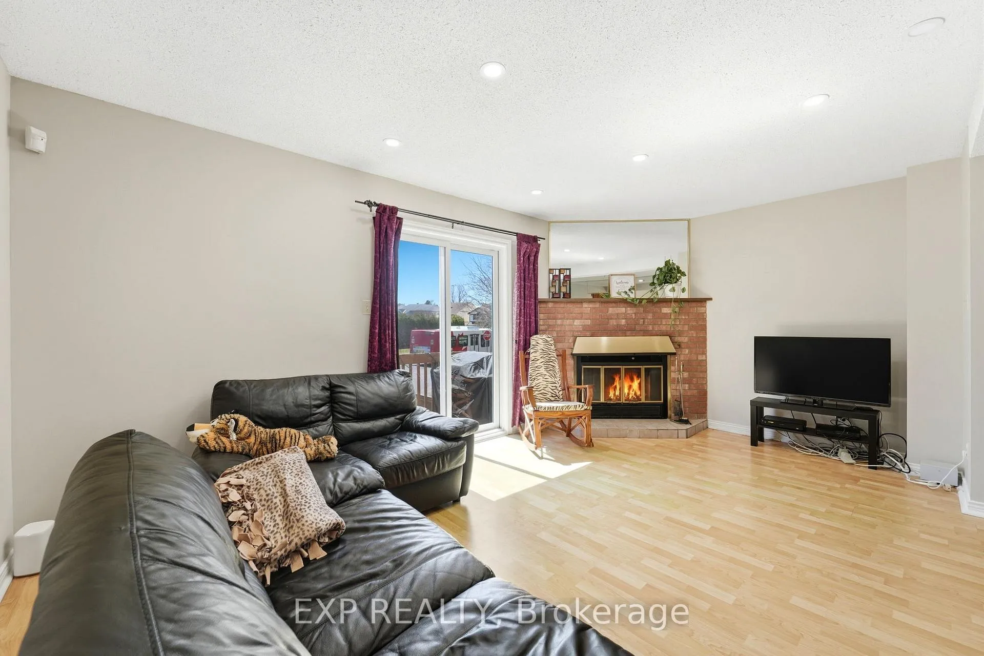 Photo 9 of Unit 8, 322 Robillard Private, Ottawa, Hunt Club Park/Greenboro — HOMEH