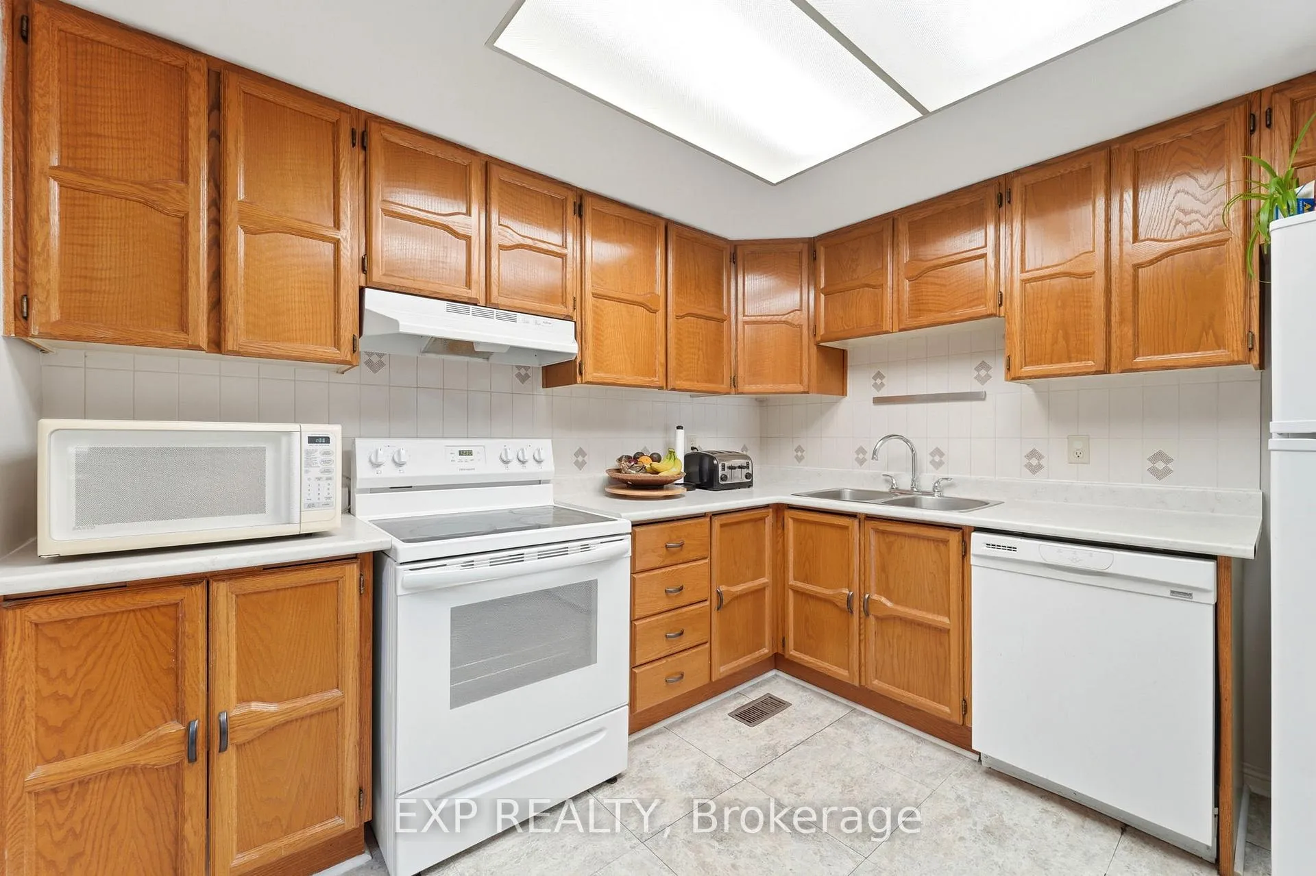 Photo 11 of Unit 8, 322 Robillard Private, Ottawa, Hunt Club Park/Greenboro — HOMEH
