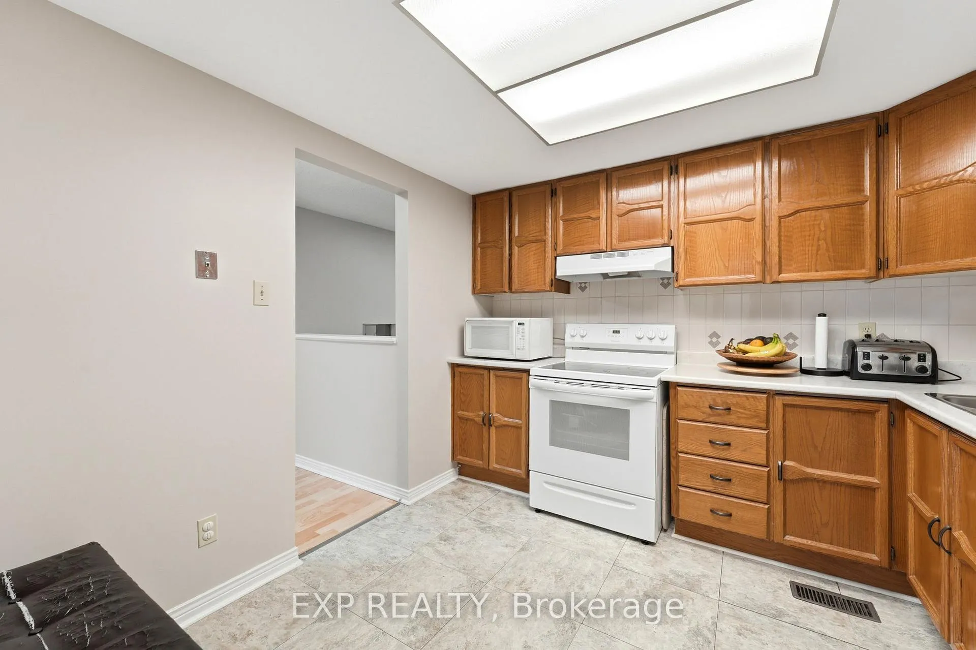 Photo 13 of Unit 8, 322 Robillard Private, Ottawa, Hunt Club Park/Greenboro — HOMEH