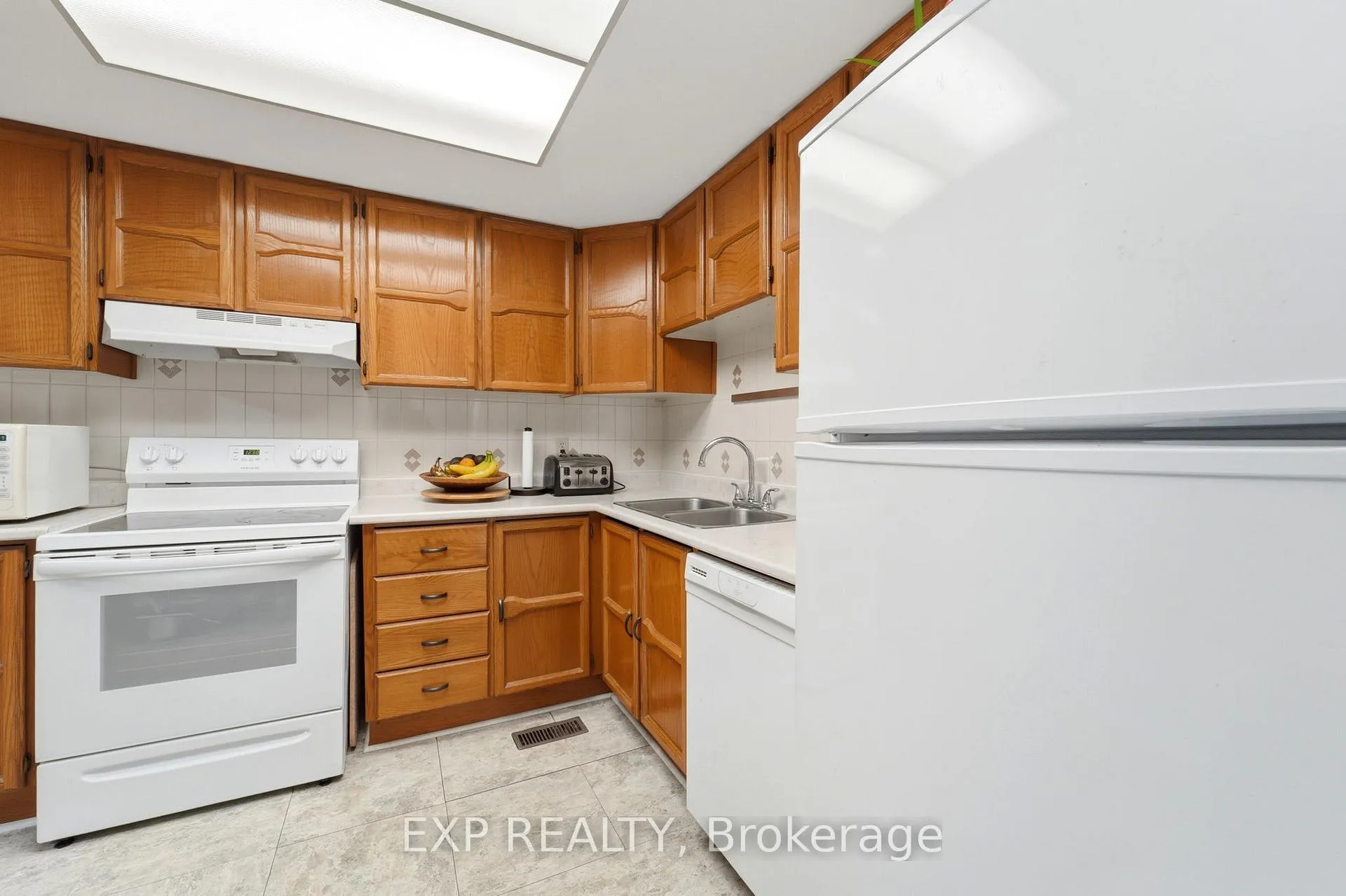 Photo 14 of Unit 8, 322 Robillard Private, Ottawa, Hunt Club Park/Greenboro — HOMEH