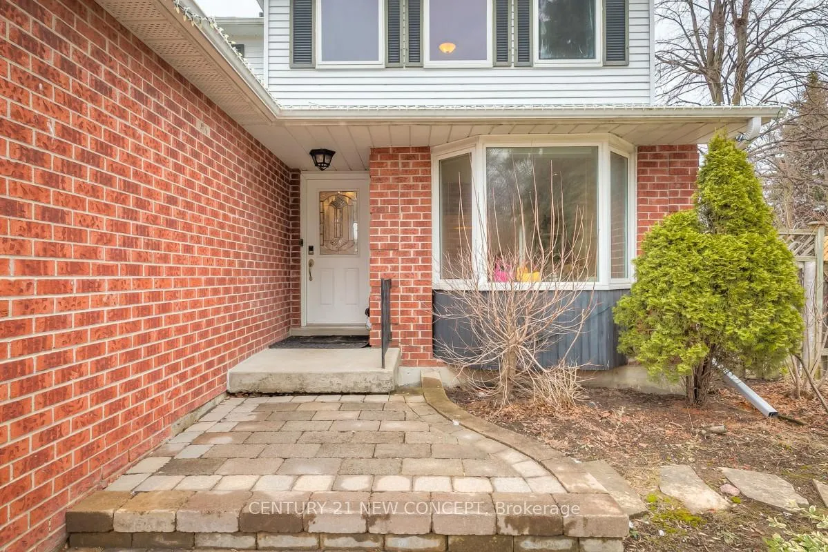 Photo 2 of 1 Whittington Court, Markham, Thornlea — HOMEH