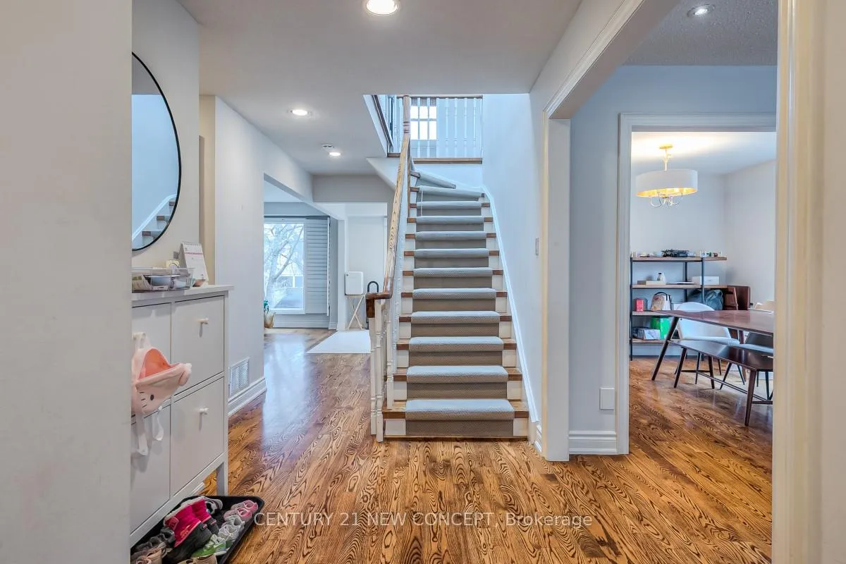 Photo 3 of 1 Whittington Court, Markham, Thornlea — HOMEH