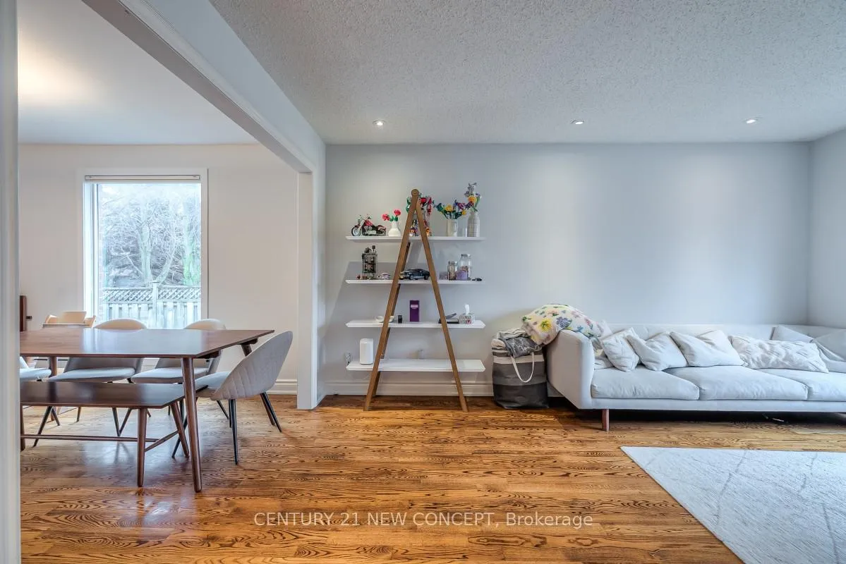 Photo 4 of 1 Whittington Court, Markham, Thornlea — HOMEH