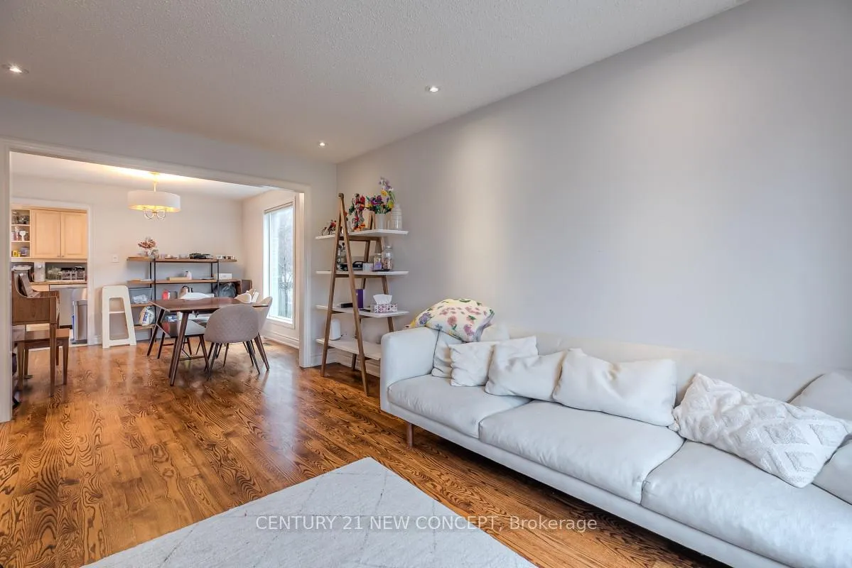 Photo 6 of 1 Whittington Court, Markham, Thornlea — HOMEH