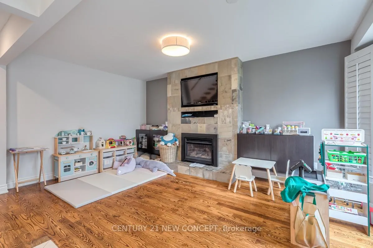 Photo 8 of 1 Whittington Court, Markham, Thornlea — HOMEH