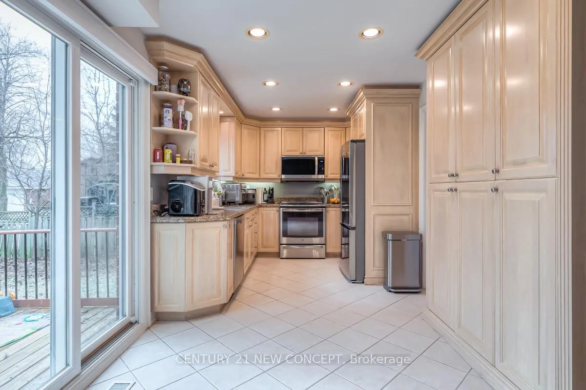 Photo 9 of 1 Whittington Court, Markham, Thornlea — HOMEH