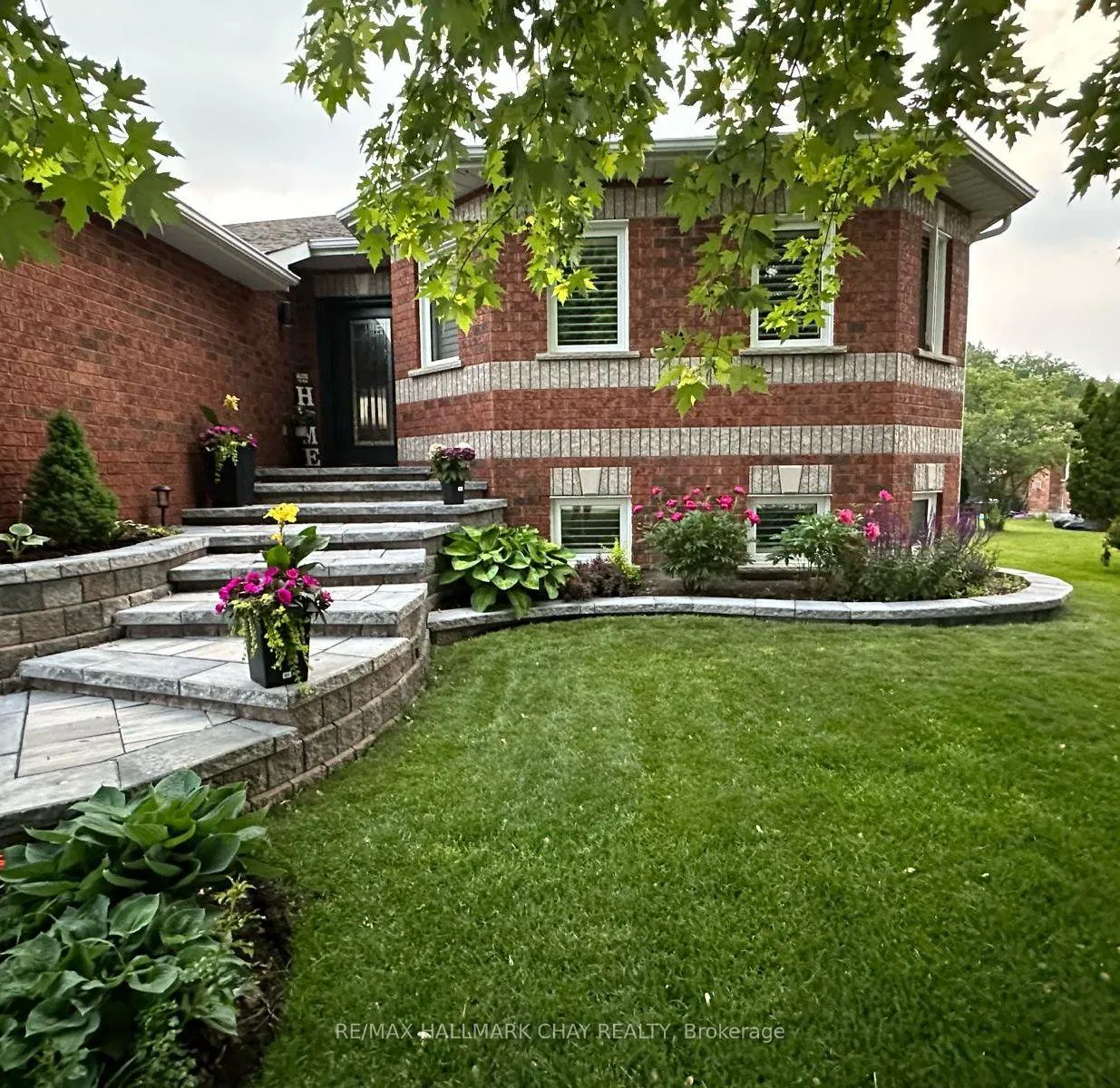 Photo 2 of 37 Brookfield Crescent, Barrie, Bayshore — HOMEH