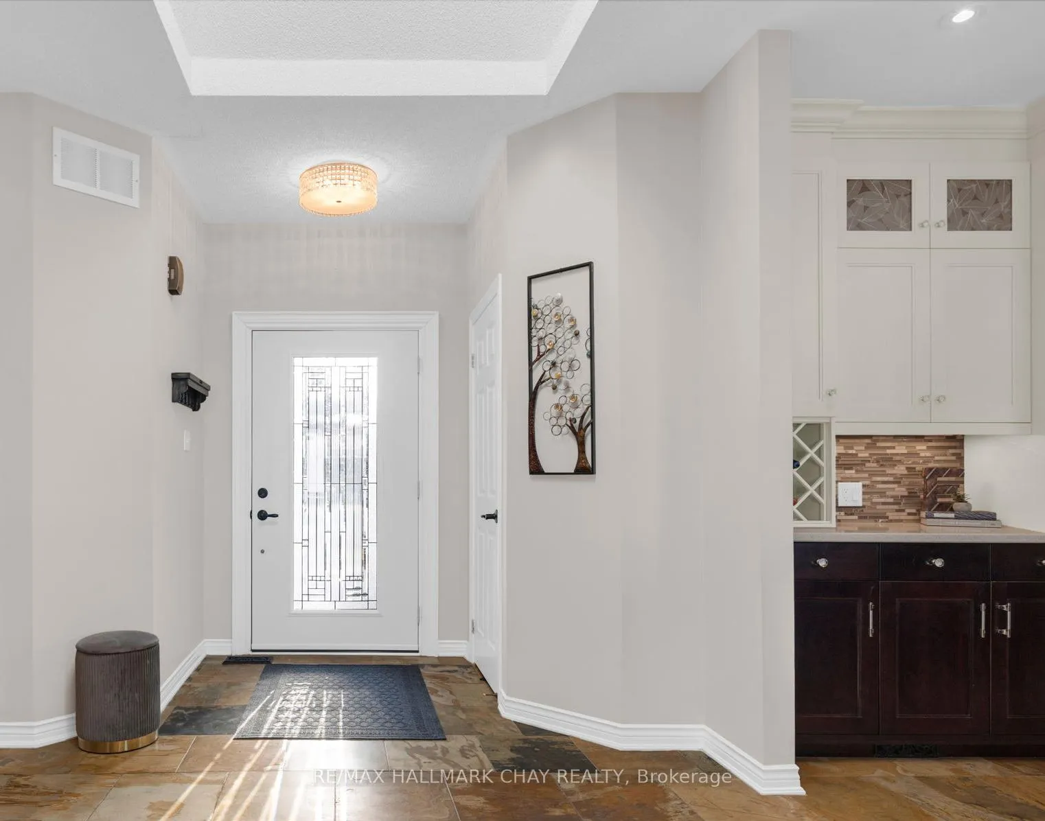 Photo 3 of 37 Brookfield Crescent, Barrie, Bayshore — HOMEH