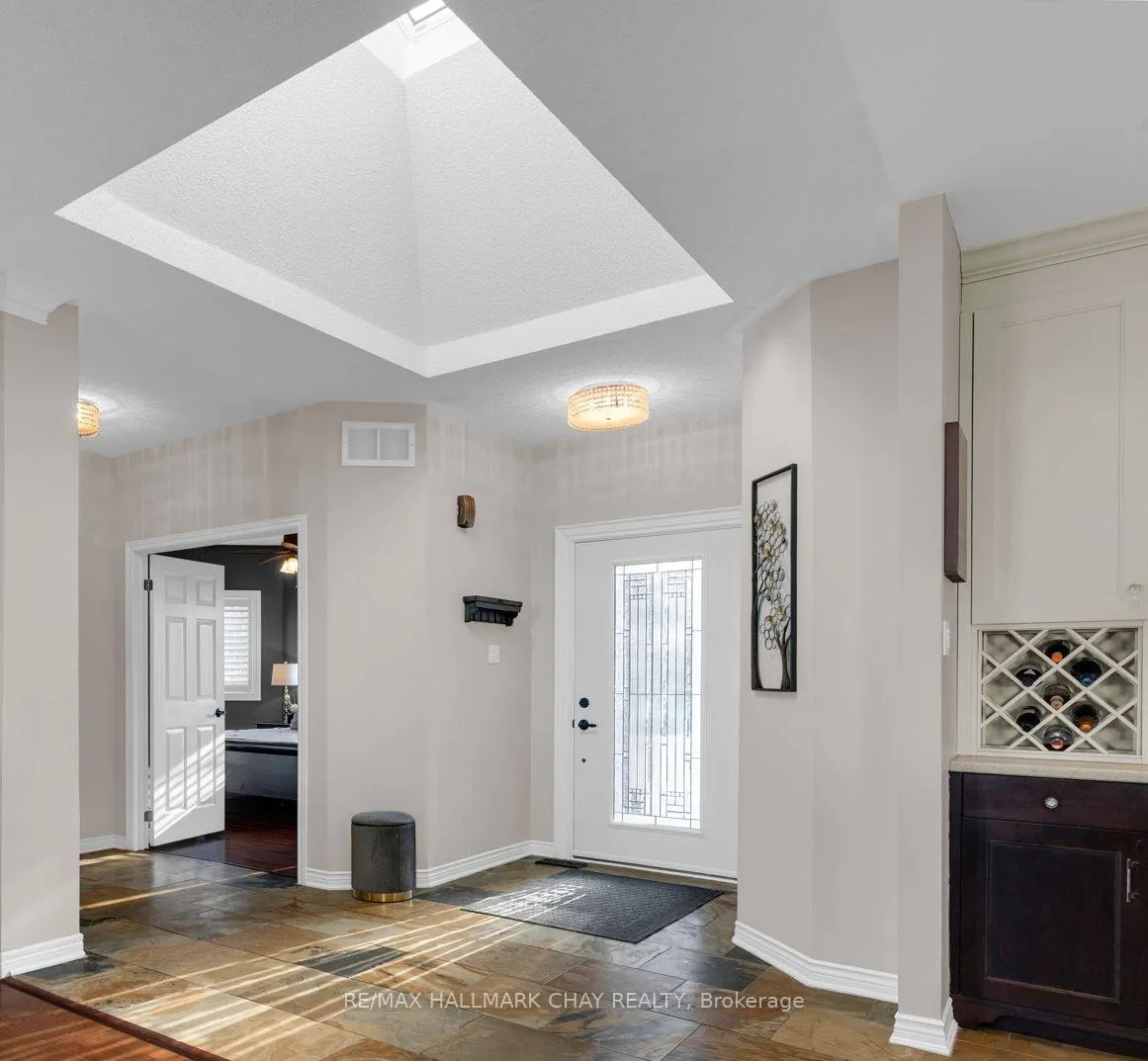 Photo 4 of 37 Brookfield Crescent, Barrie, Bayshore — HOMEH