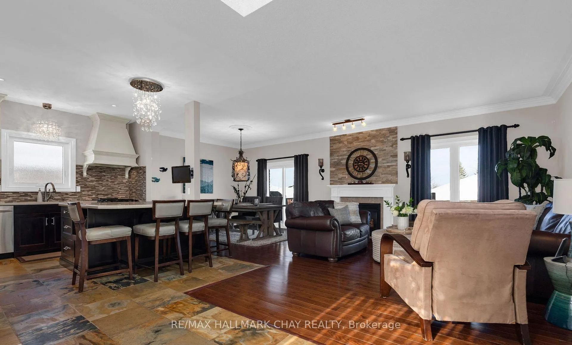 Photo 5 of 37 Brookfield Crescent, Barrie, Bayshore — HOMEH