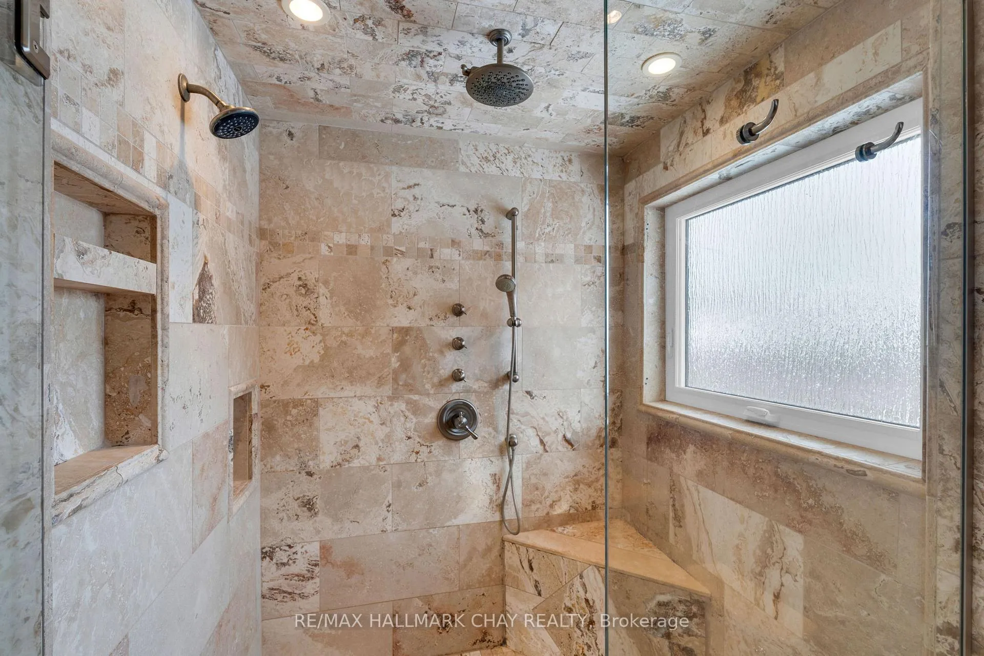 Photo 17 of 37 Brookfield Crescent, Barrie, Bayshore — HOMEH