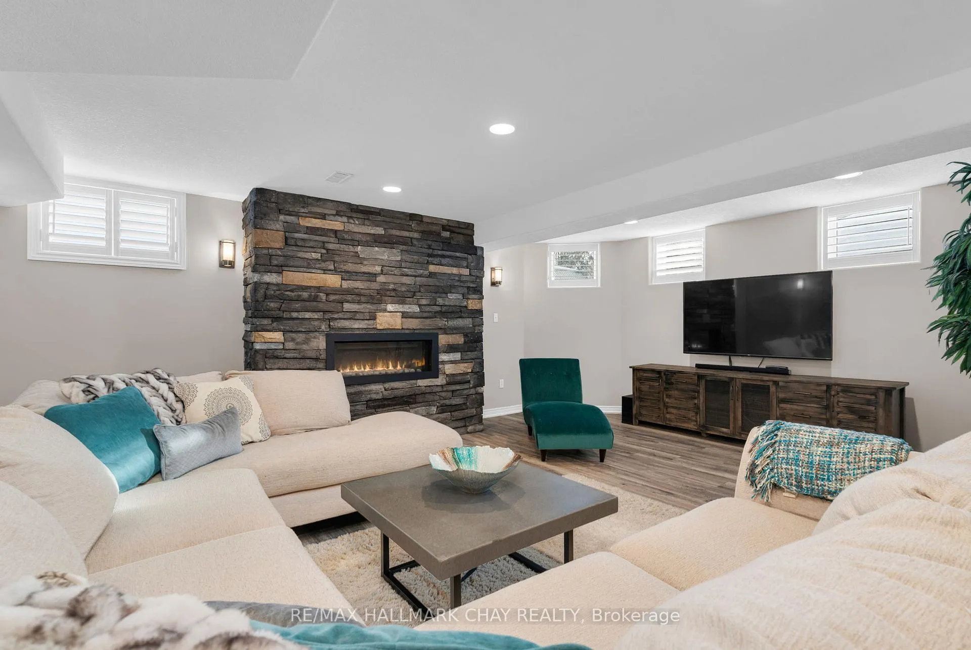 Photo 22 of 37 Brookfield Crescent, Barrie, Bayshore — HOMEH