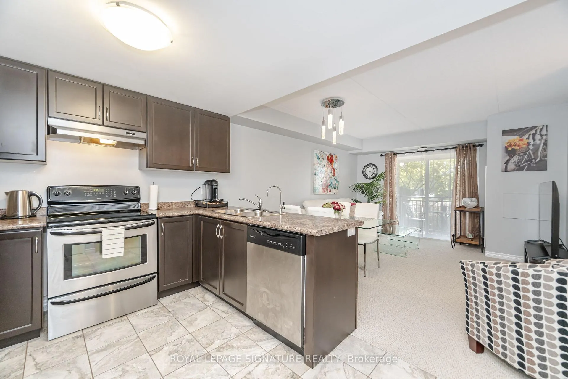 Front of Unit 111, 67 Kingsbury Square