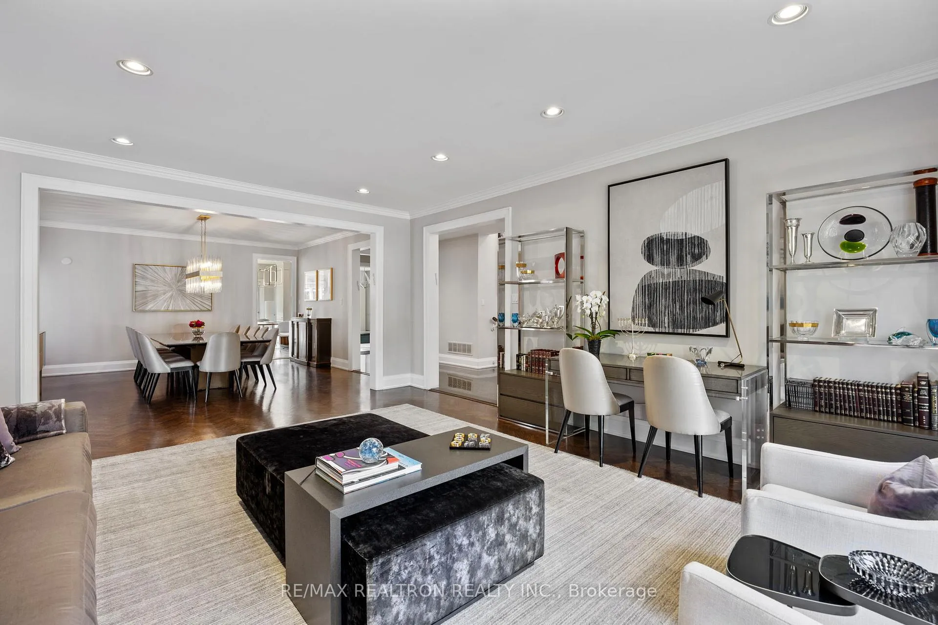 Photo 4 of 597 Coldstream Avenue, Toronto, Englemount-Lawrence — HOMEH
