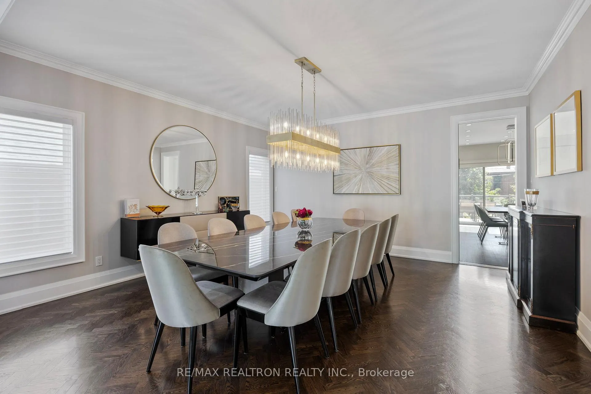 Photo 5 of 597 Coldstream Avenue, Toronto, Englemount-Lawrence — HOMEH