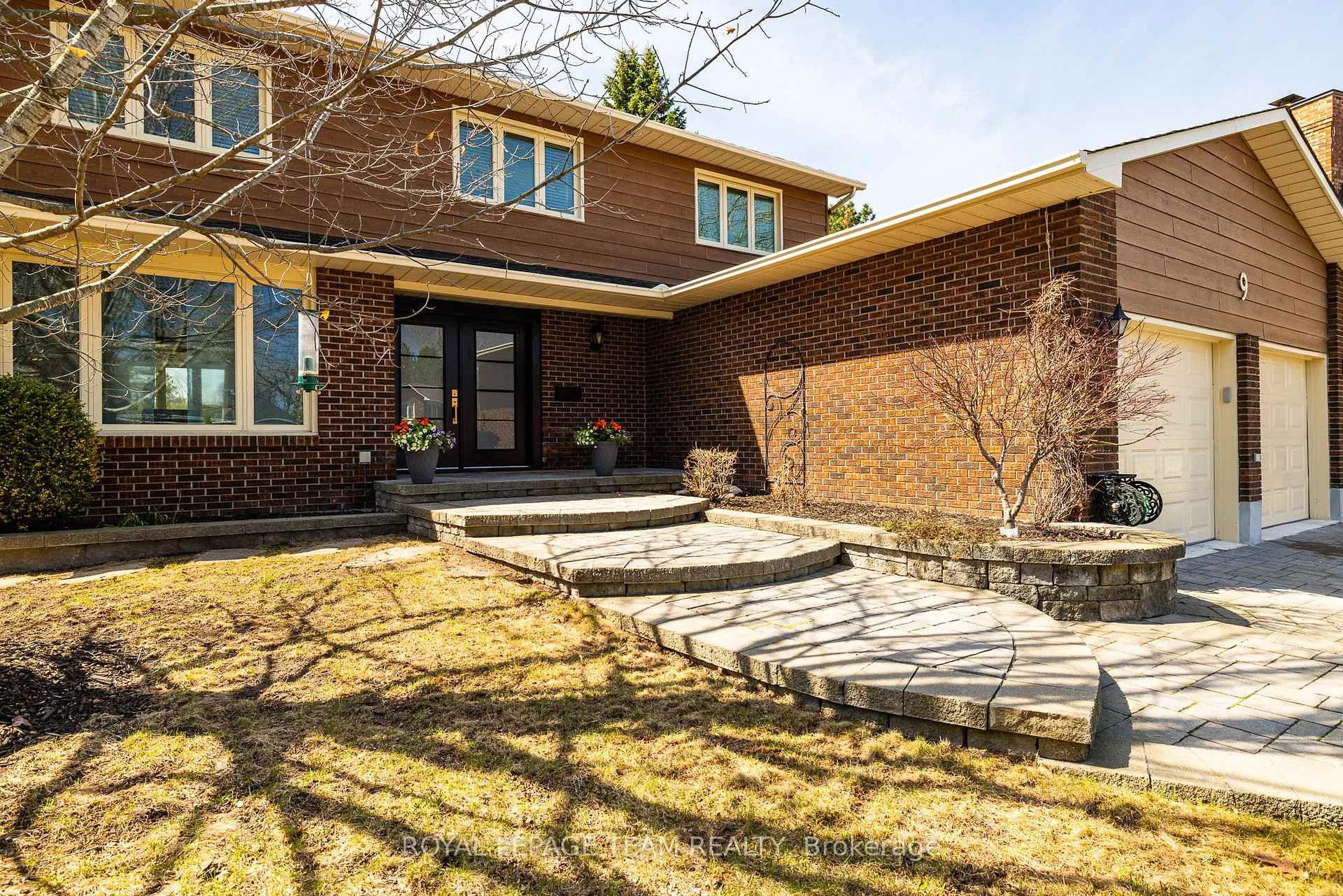 Photo 3 of 9 Casgrain Court, Ottawa, Kanata - Beaverbrook — HOMEH