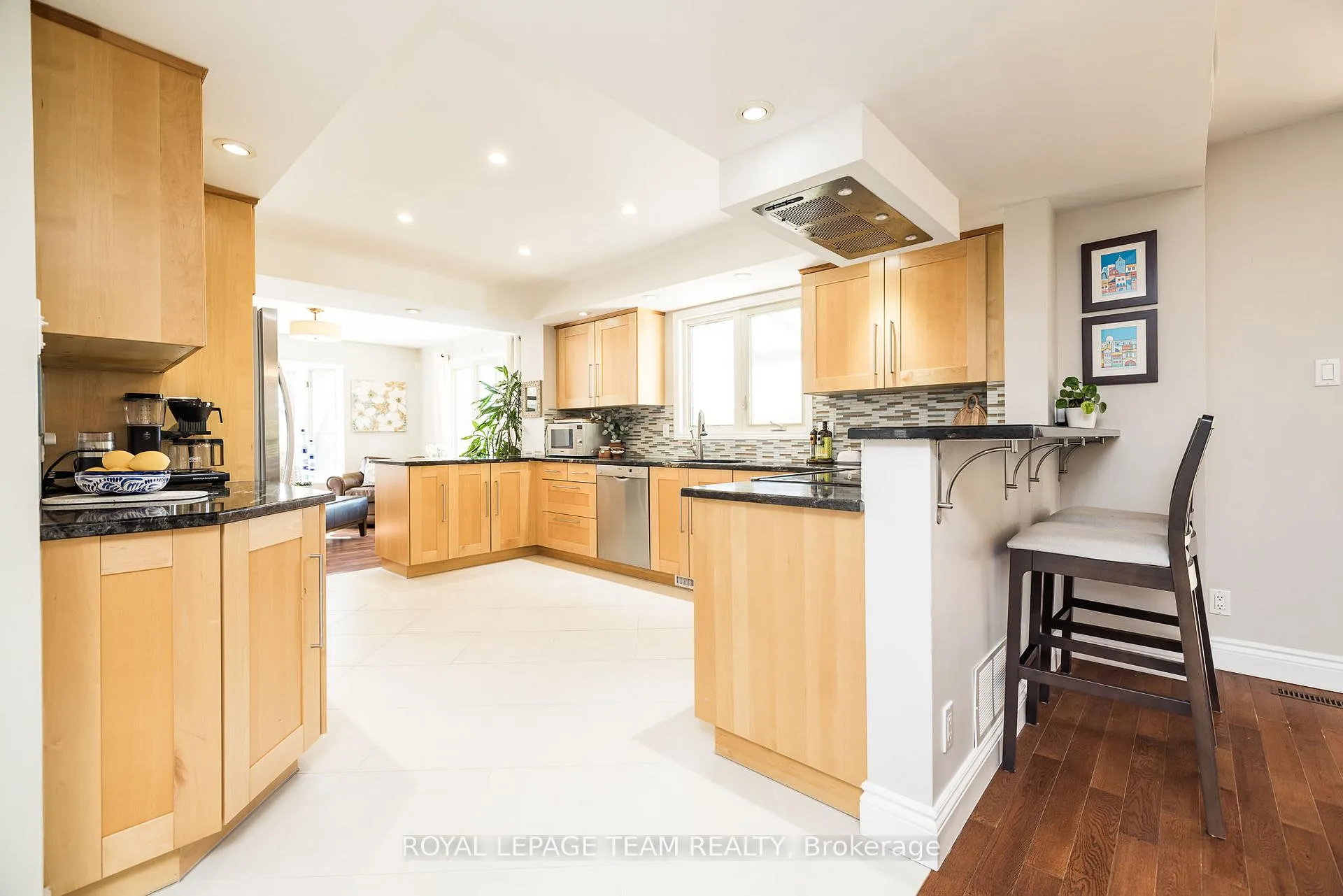 Photo 10 of 9 Casgrain Court, Ottawa, Kanata - Beaverbrook — HOMEH
