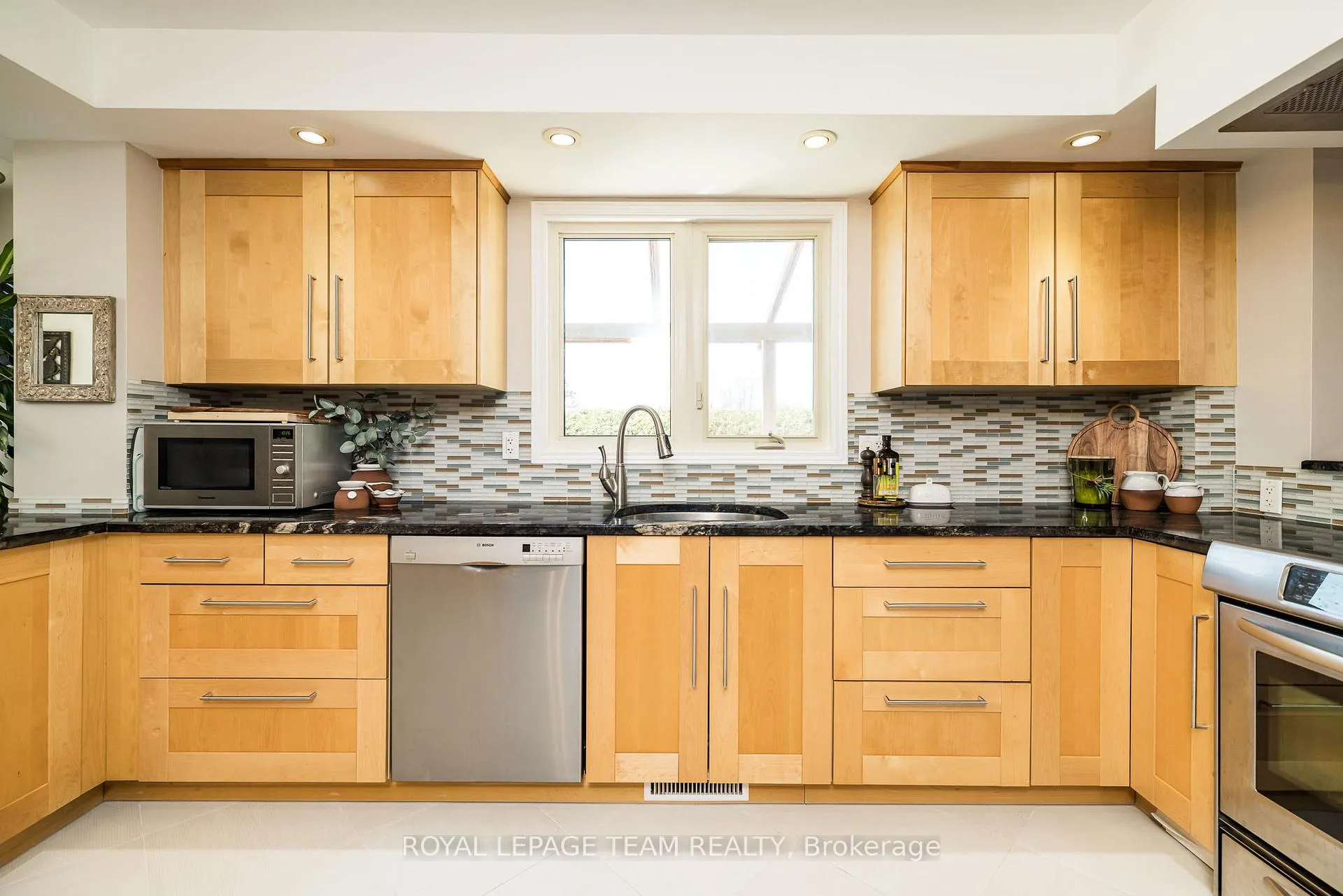 Photo 13 of 9 Casgrain Court, Ottawa, Kanata - Beaverbrook — HOMEH