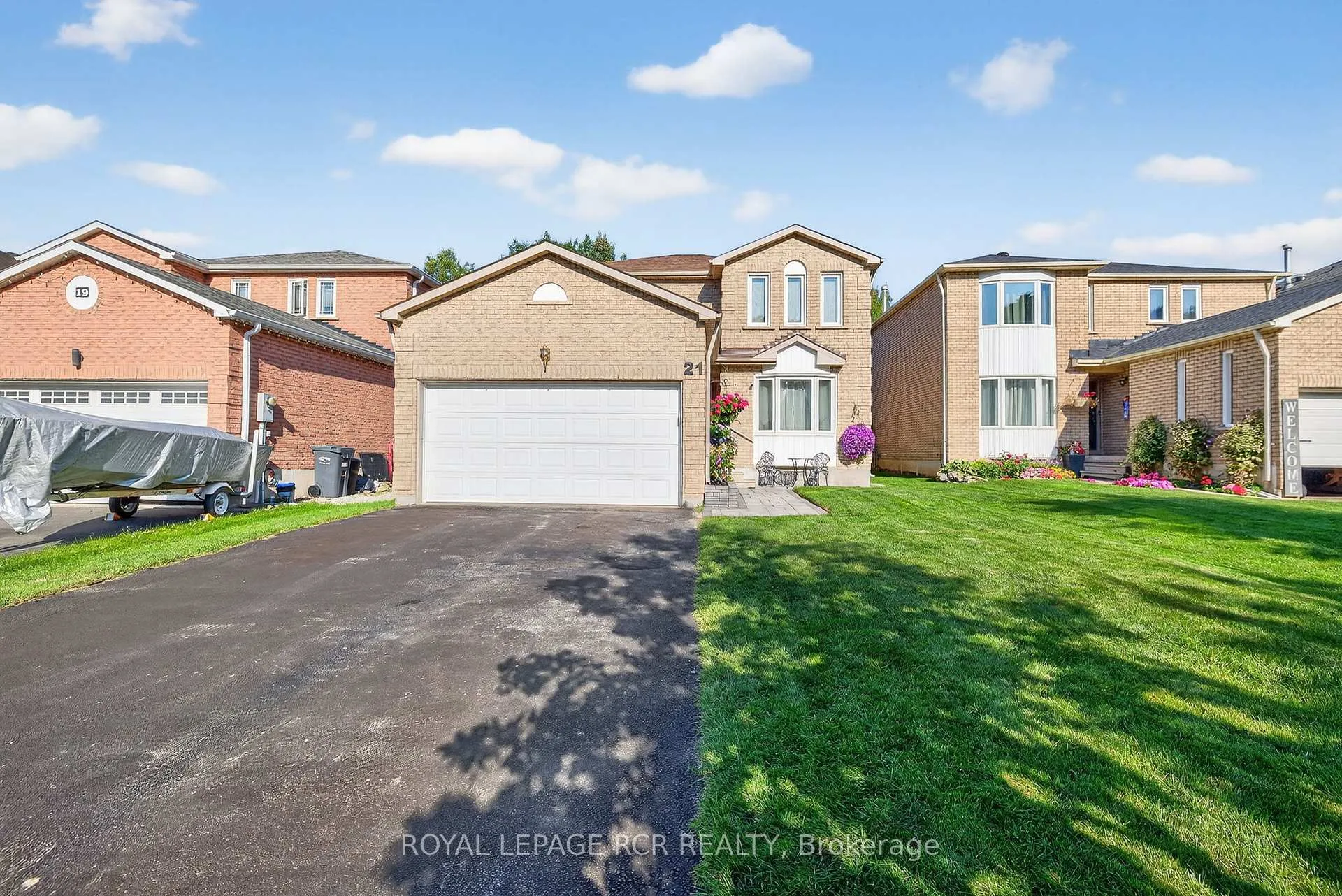 Photo 2 of 21 Webster Way, Halton Hills, Georgetown — HOMEH