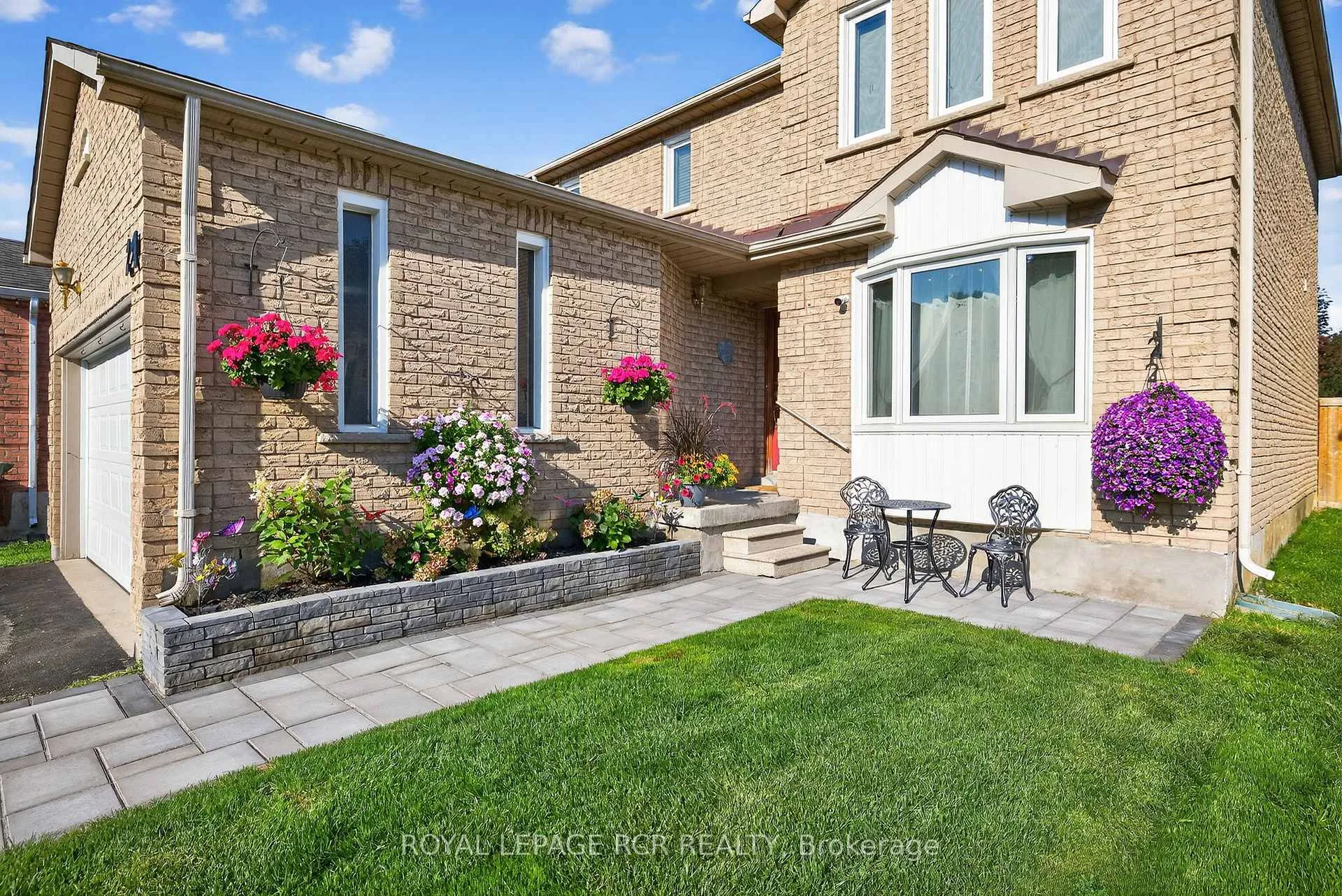 Photo 3 of 21 Webster Way, Halton Hills, Georgetown — HOMEH