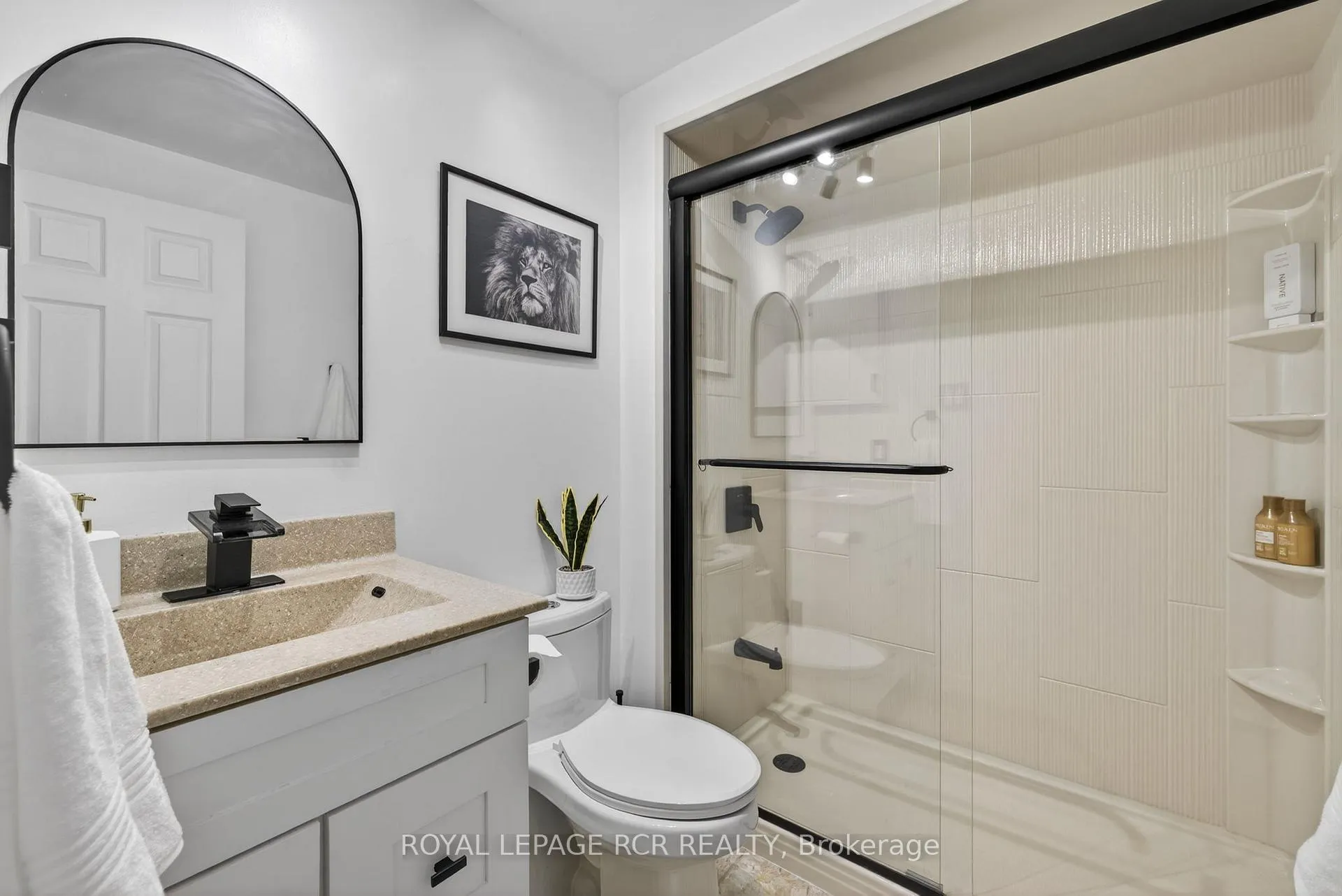 Photo 20 of 21 Webster Way, Halton Hills, Georgetown — HOMEH