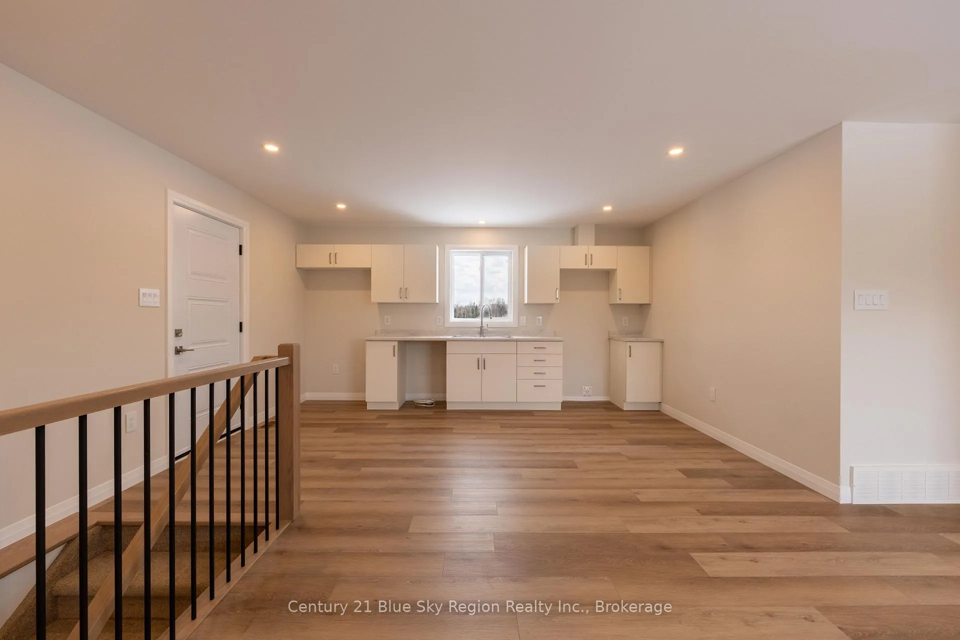 Photo 5 of 201 Talon Crescent S, Bonfield — HOMEH
