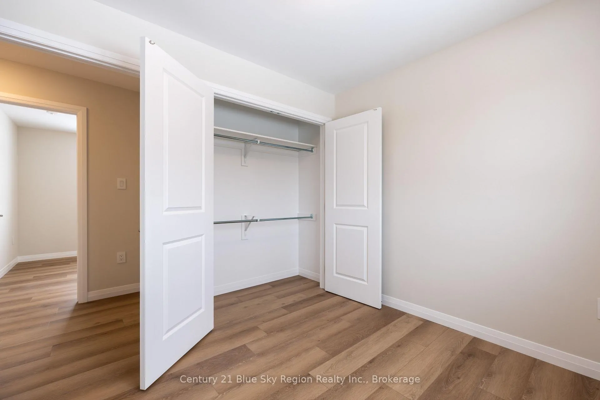 Photo 11 of 201 Talon Crescent S, Bonfield — HOMEH