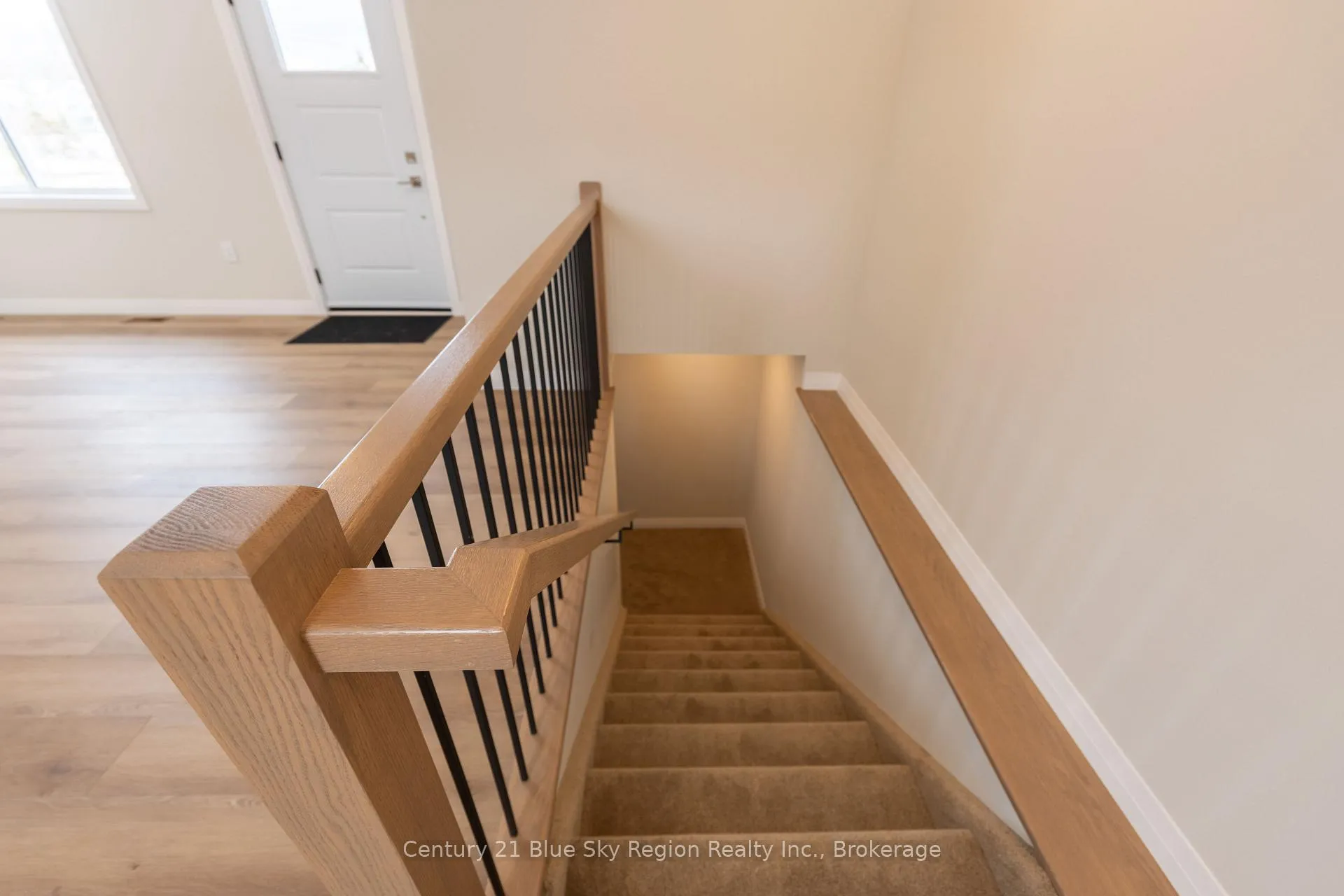 Photo 19 of 201 Talon Crescent S, Bonfield — HOMEH