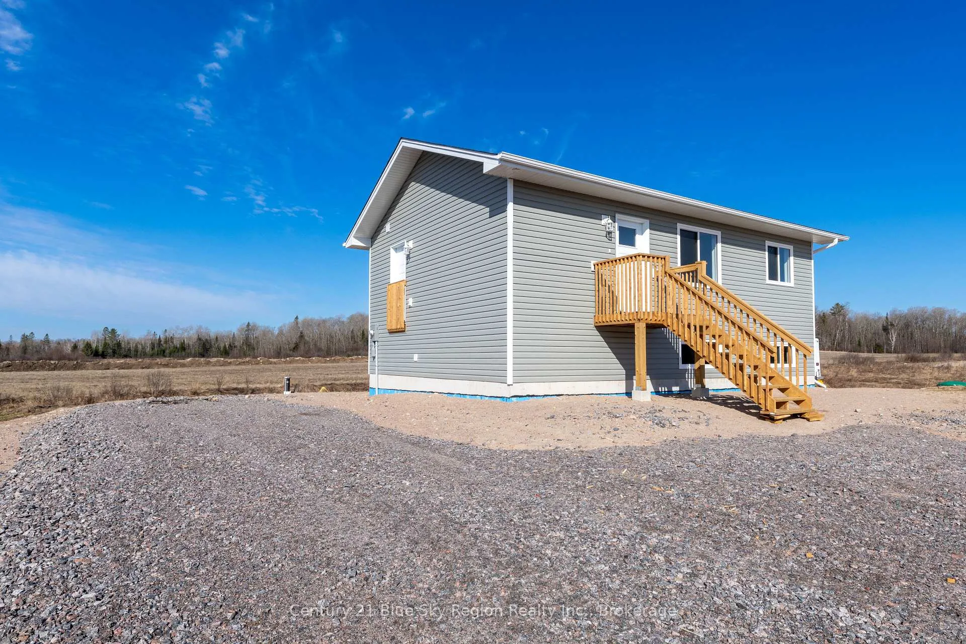 Photo 22 of 201 Talon Crescent S, Bonfield — HOMEH