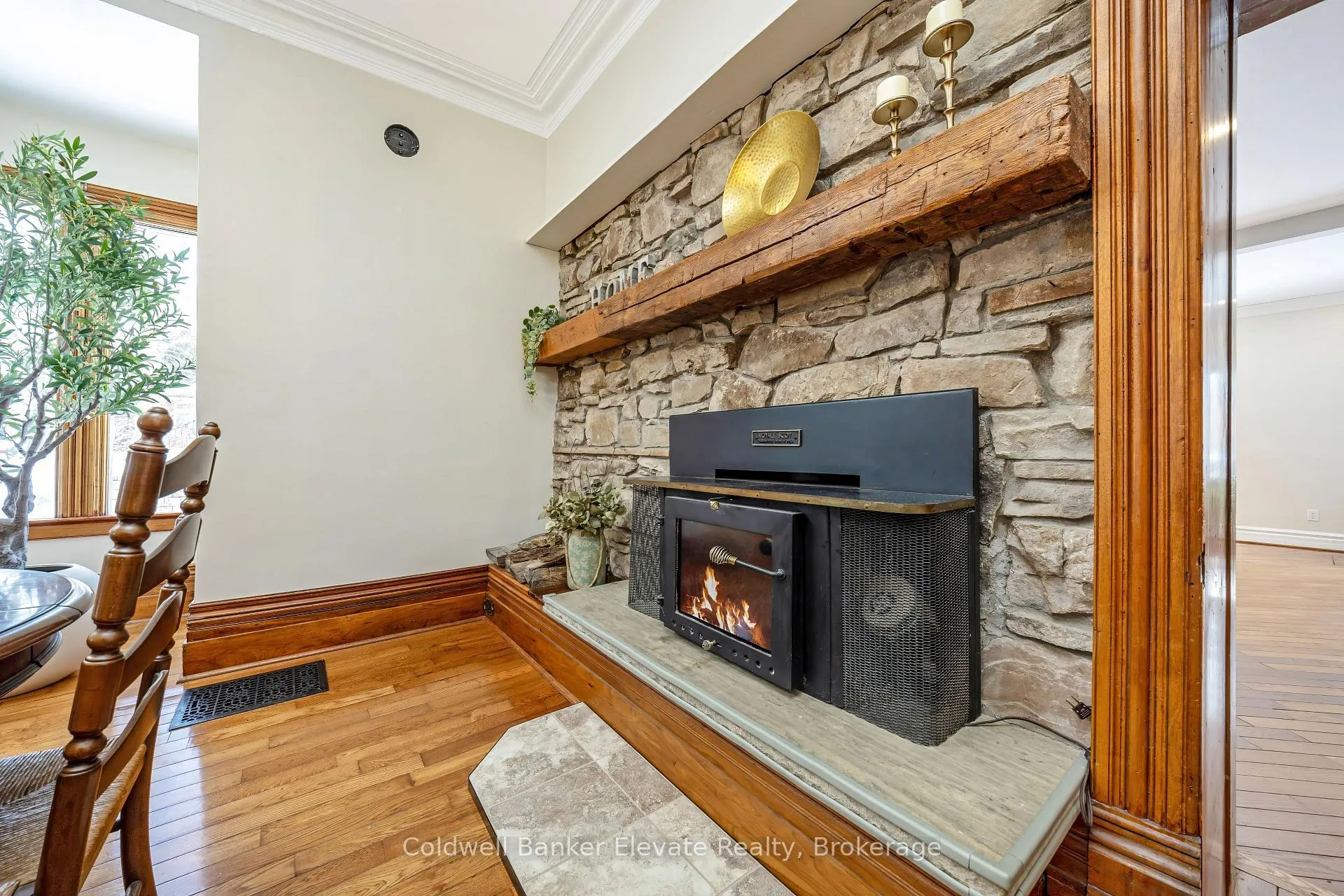 Photo 7 of 6 Queen Street, Halton Hills, Georgetown — HOMEH