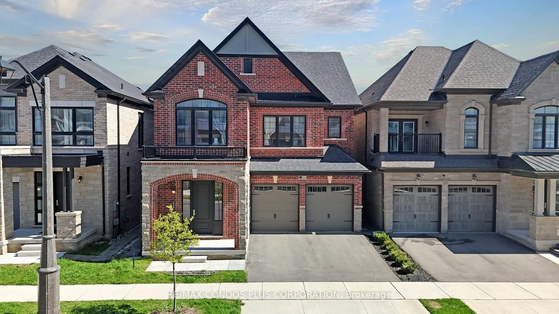 Photo 1 of 1361 Yellow Rose Circle, Oakville, Glen Abbey — HOMEH