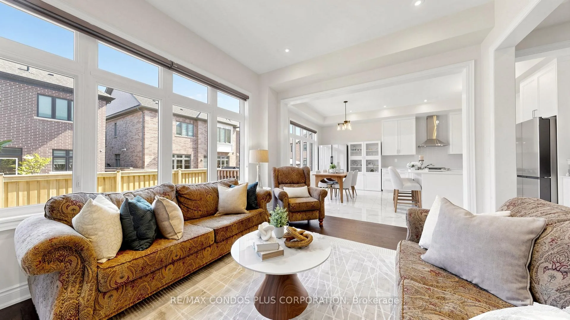 Photo 2 of 1361 Yellow Rose Circle, Oakville, Glen Abbey — HOMEH