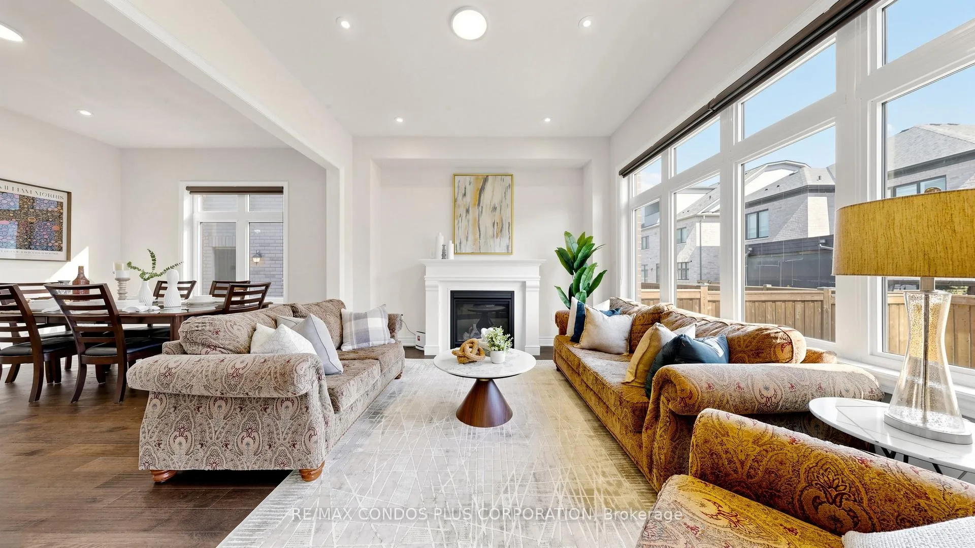 Photo 4 of 1361 Yellow Rose Circle, Oakville, Glen Abbey — HOMEH