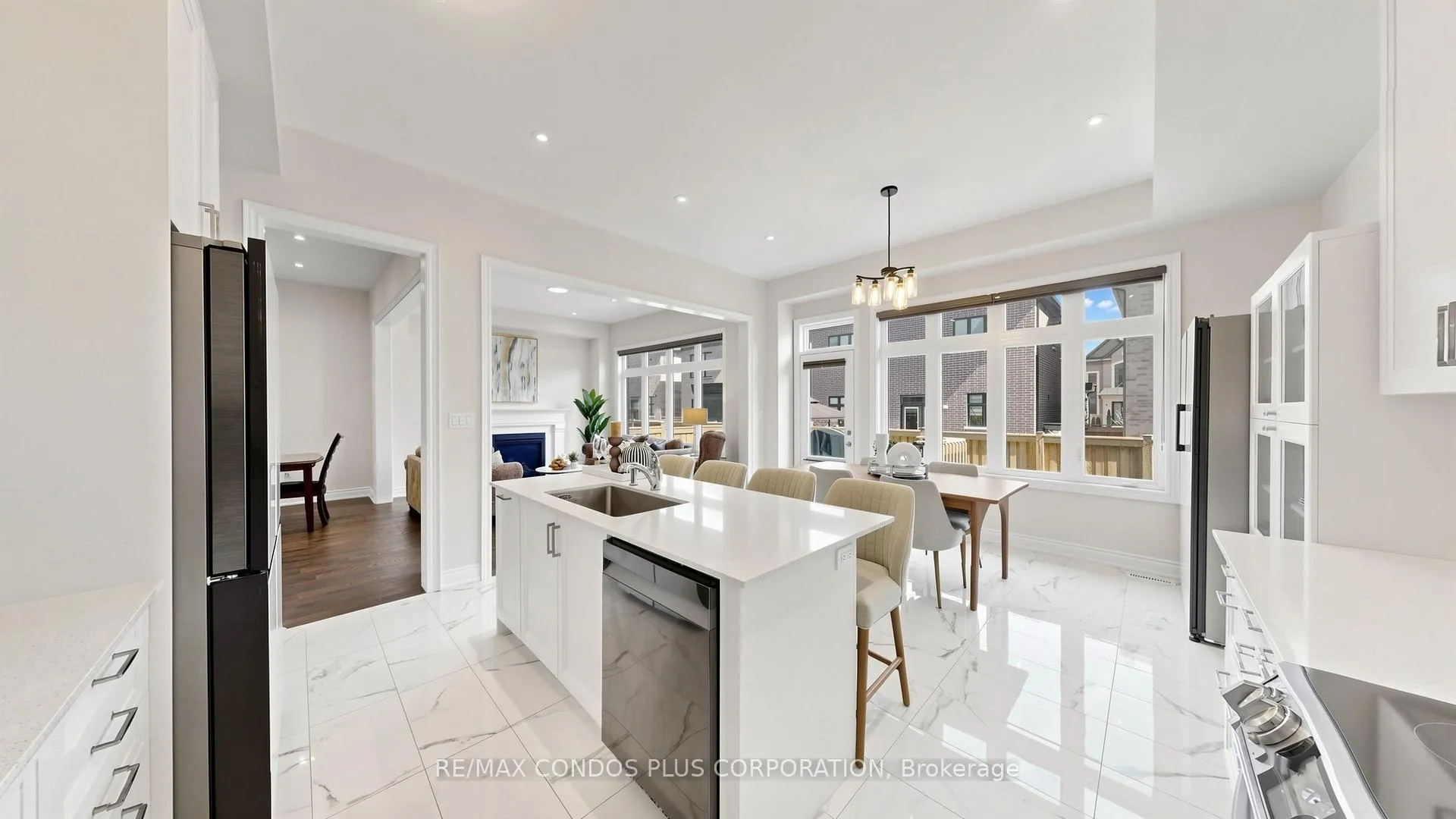 Photo 10 of 1361 Yellow Rose Circle, Oakville, Glen Abbey — HOMEH