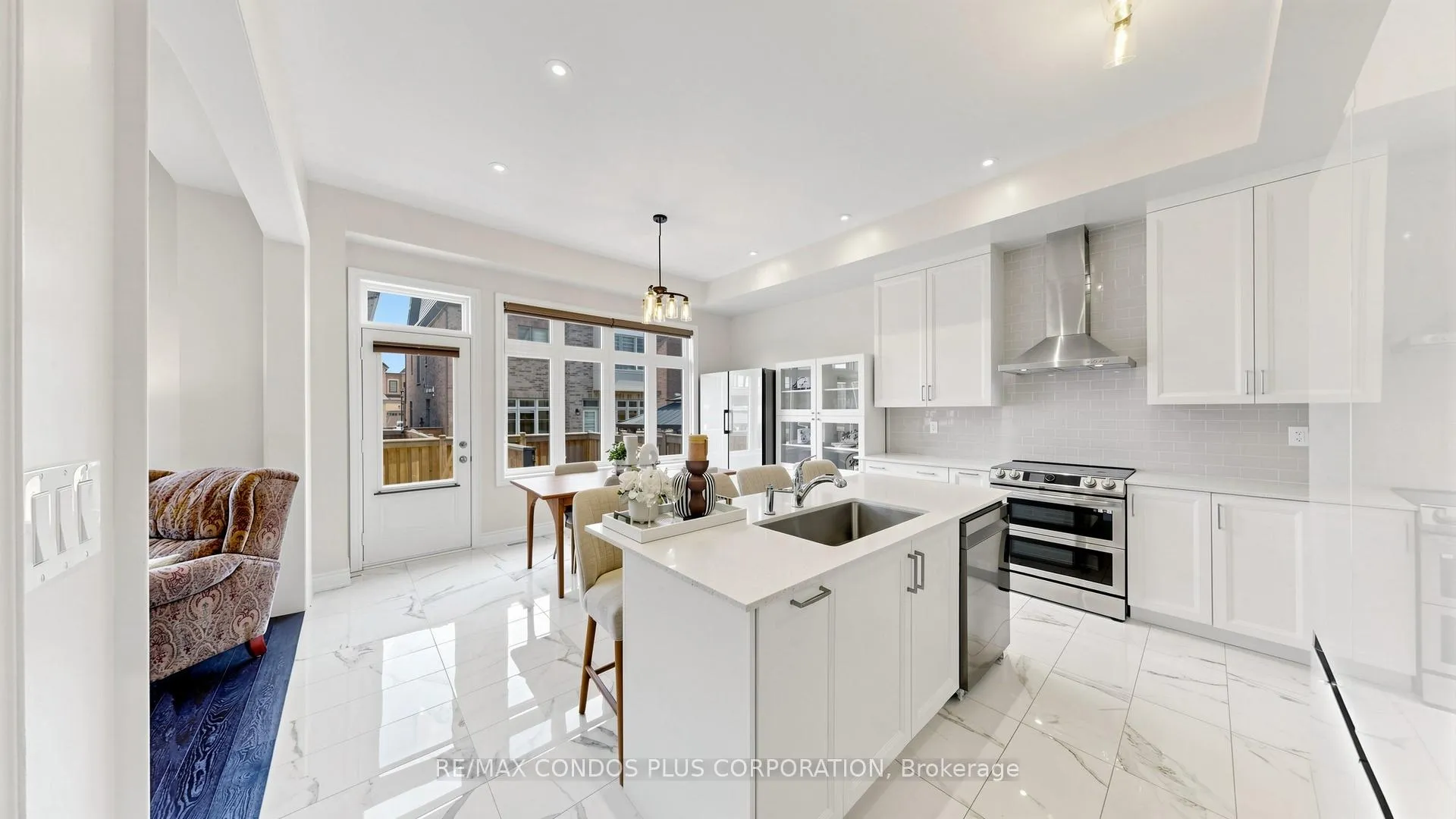 Photo 11 of 1361 Yellow Rose Circle, Oakville, Glen Abbey — HOMEH