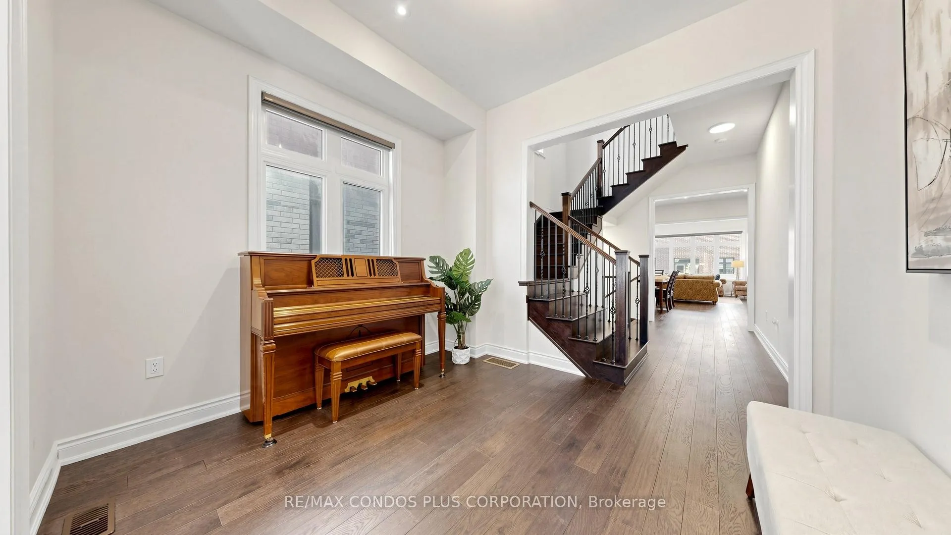 Photo 13 of 1361 Yellow Rose Circle, Oakville, Glen Abbey — HOMEH