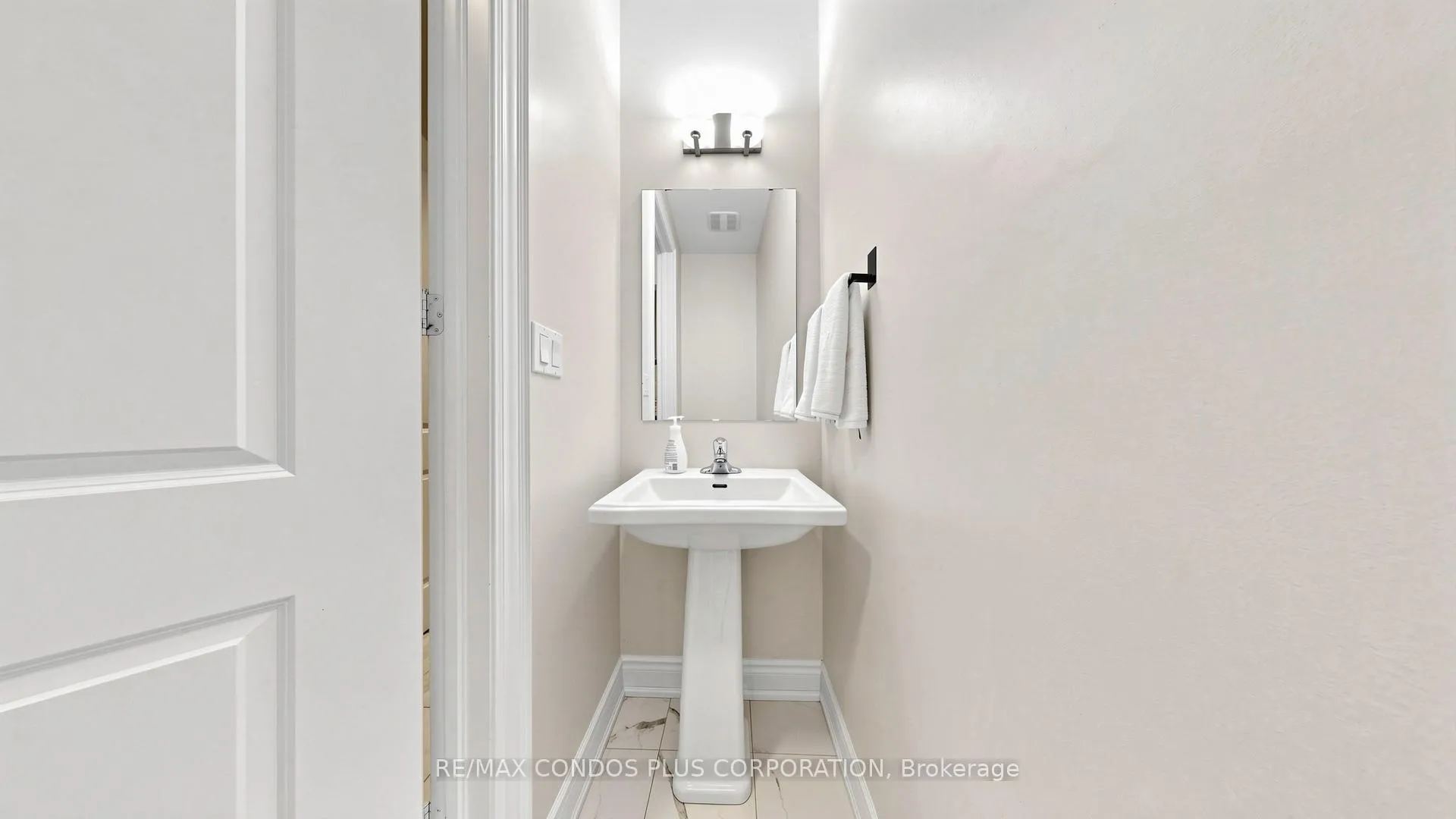 Photo 15 of 1361 Yellow Rose Circle, Oakville, Glen Abbey — HOMEH