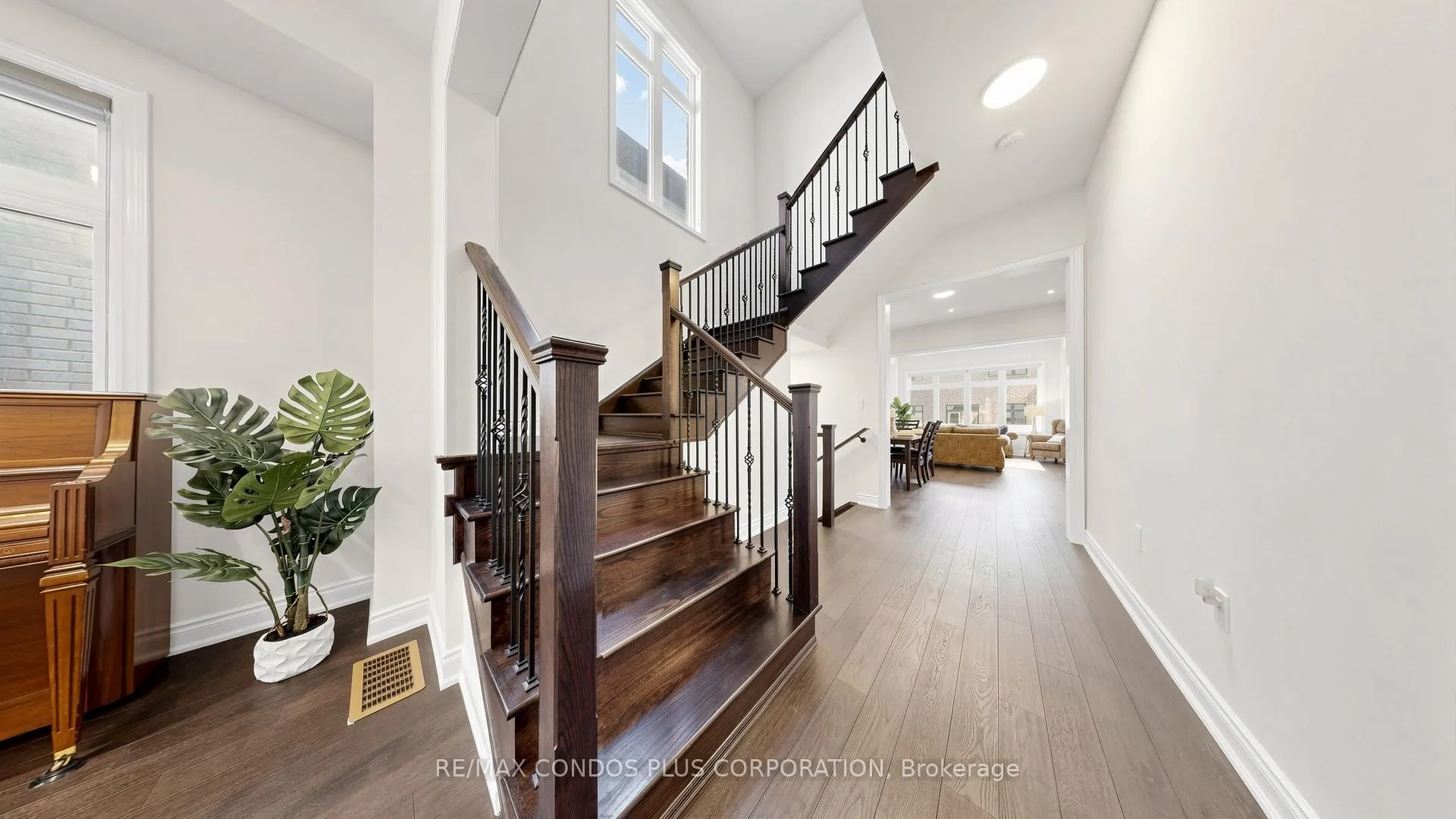 Photo 16 of 1361 Yellow Rose Circle, Oakville, Glen Abbey — HOMEH