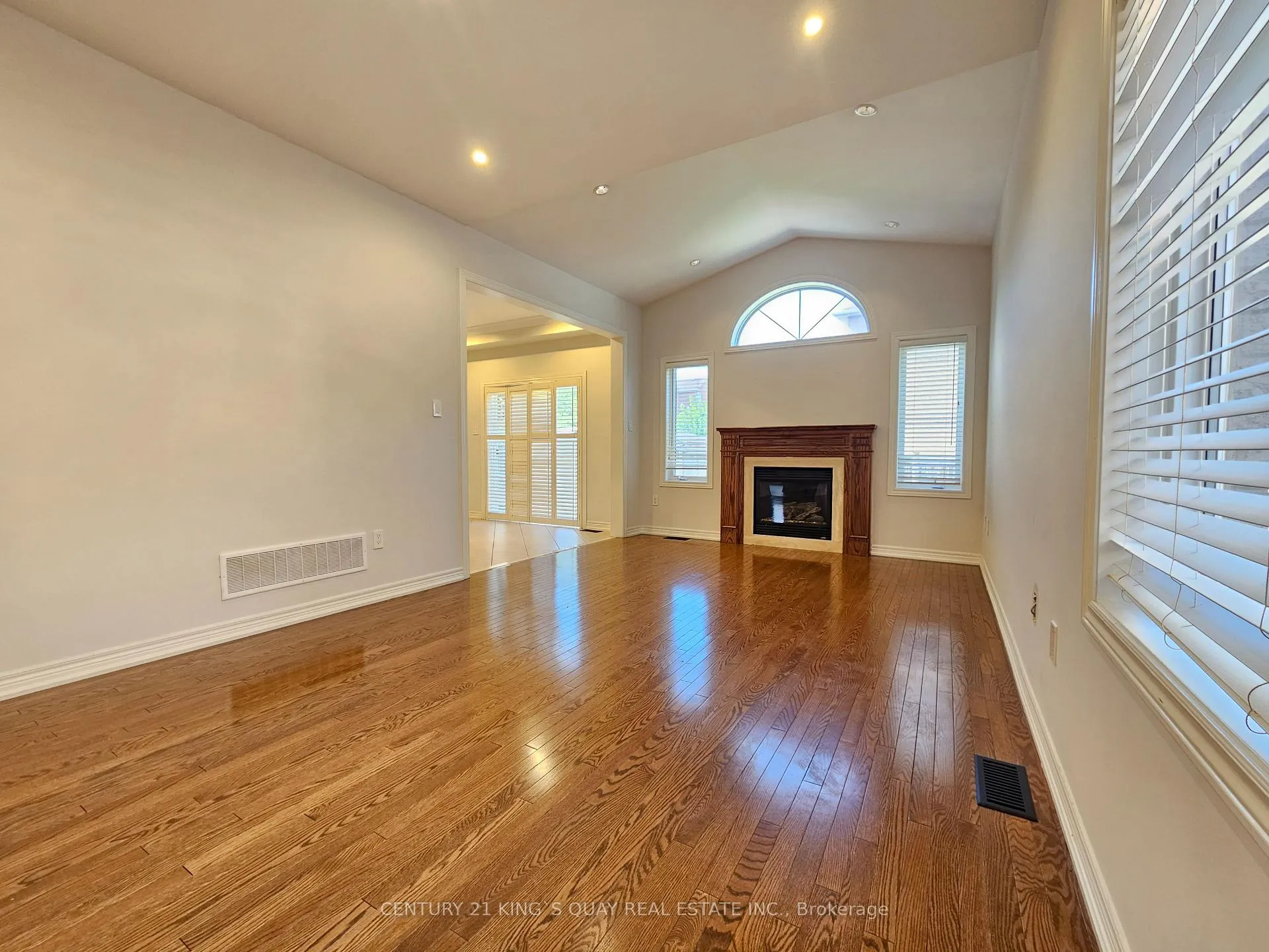 Photo 13 of 118 Sand Valley Street, Vaughan, Patterson — HOMEH
