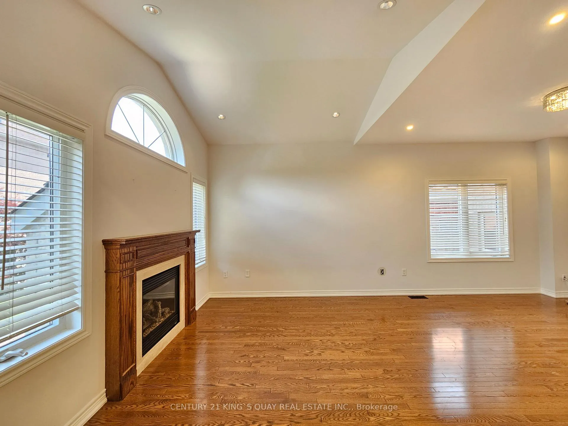 Photo 14 of 118 Sand Valley Street, Vaughan, Patterson — HOMEH
