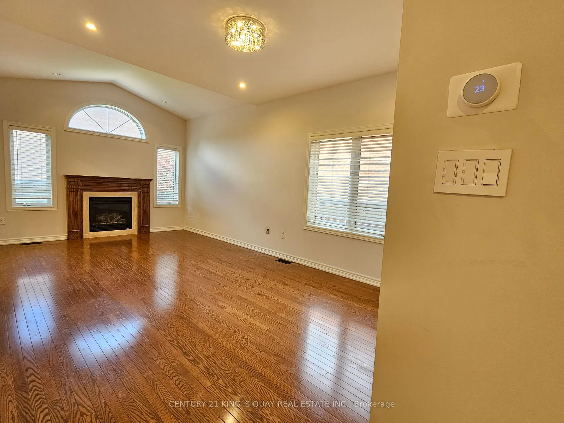 Photo 15 of 118 Sand Valley Street, Vaughan, Patterson — HOMEH